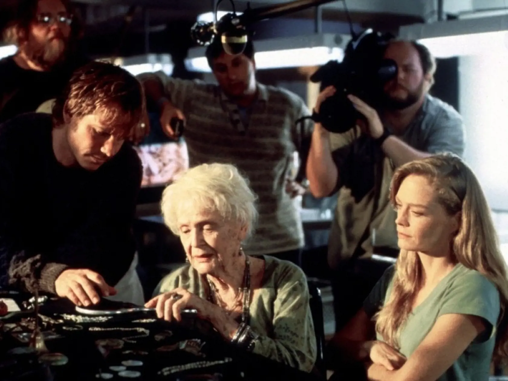 Suzy Amis ako vnučka už zostarnutej Rose vo filme Titanic.