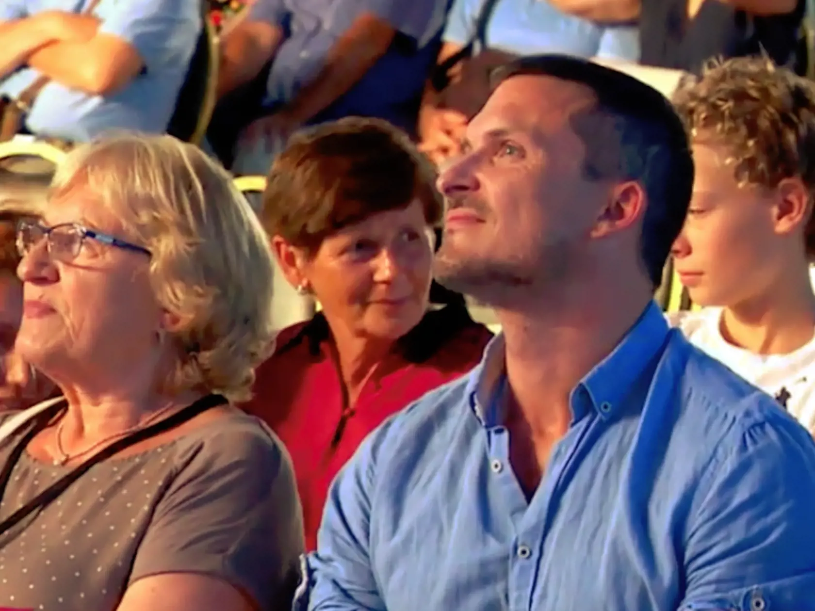 Radosť svojim blízkym zvykne robiť aj mimo Vianoc. Maminu v minulosti napríklad potešil lístkami na koncert.