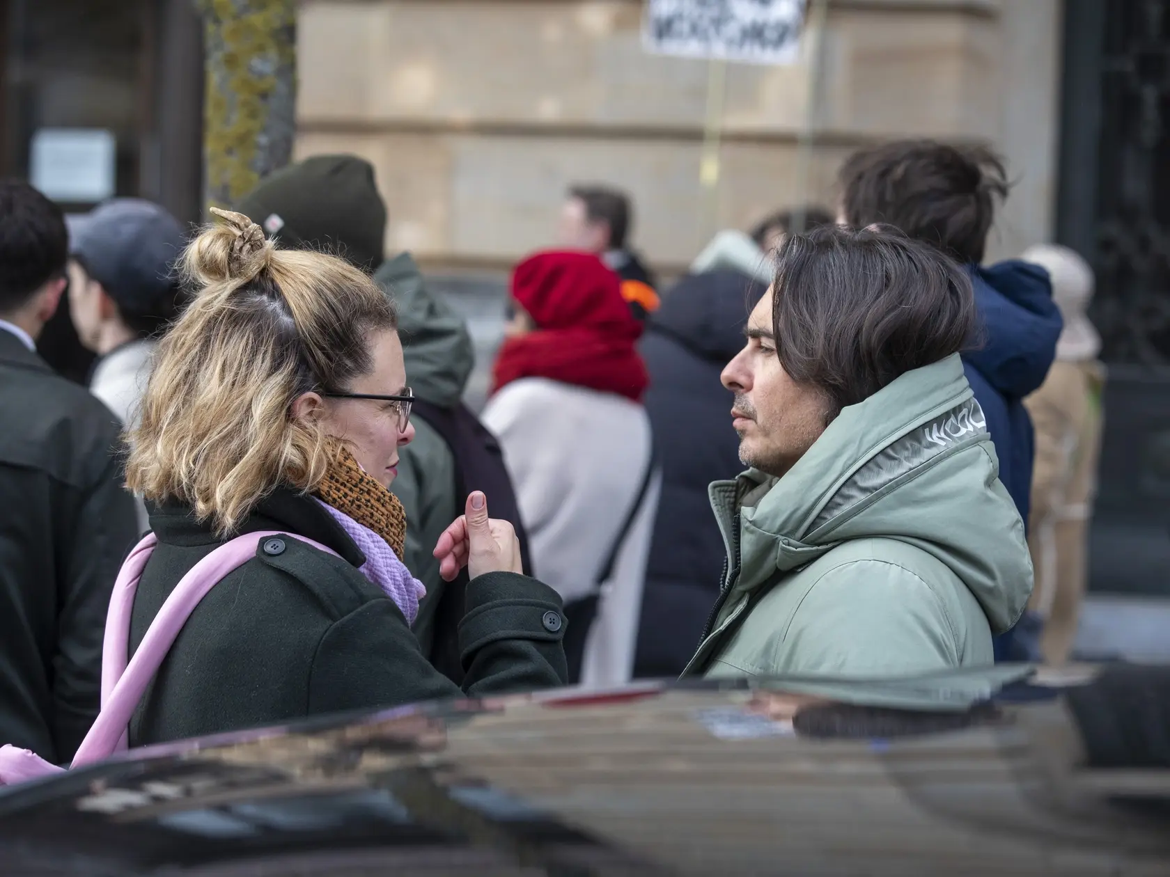 Kultúrny protest pred ministerstvom kultúry počas výberového konania na pozíciu riaditeľa SNG.
Bývalý riaditeľ SND Matej Drlička a herečka Kristína Tormová.