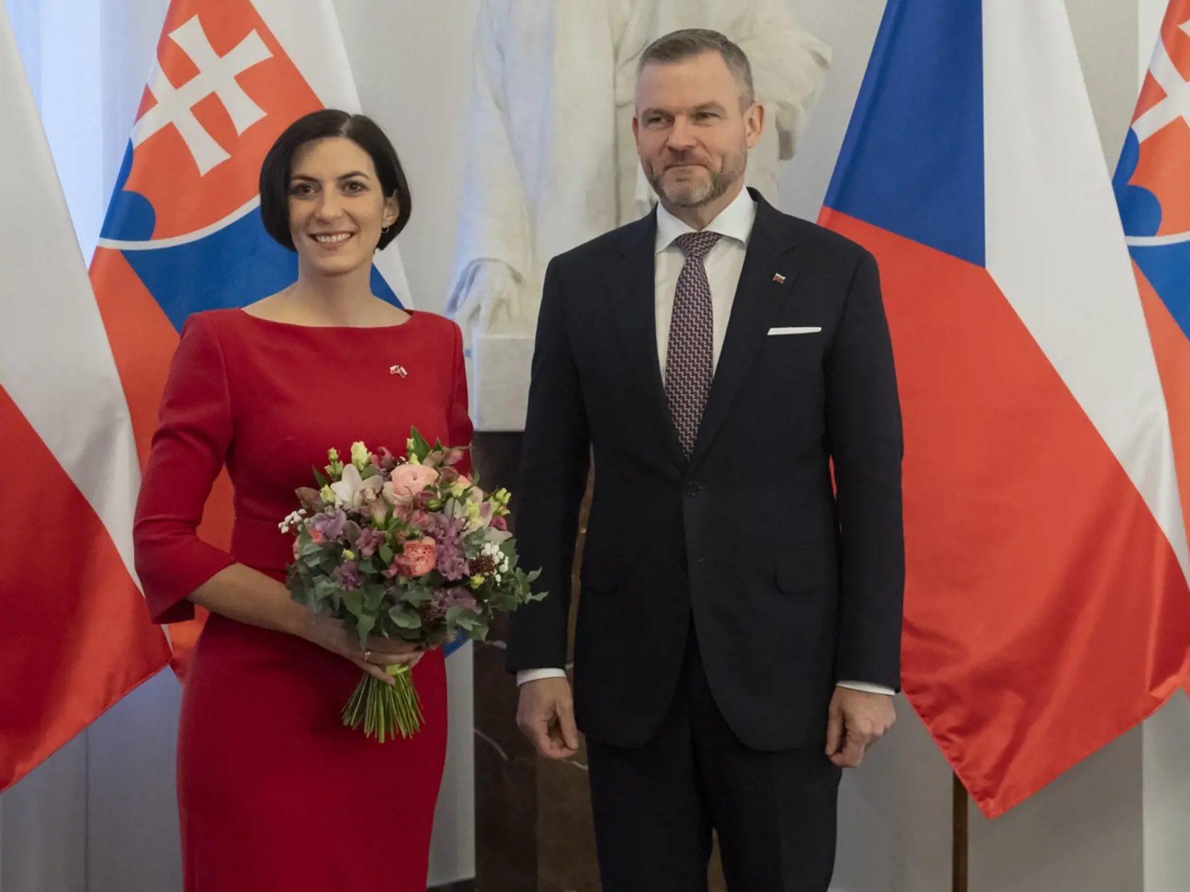 Predseda Národnej rady (NR) SR Peter Pellegrini odcestoval vo štvrtok ráno na oficiálnu návštevu Českej republiky. V Prahe sa stretne so všetkými najvyšším ústavnými činiteľmi. Na snímke predseda Národnej rady (NR) SR Peter Pellegrini (vpravo) a predsedníčka Poslaneckej snemovne Parlamentu ČR Markéta Pekarová Adamová pózujú počas stretnutia v Prahe vo štvrtok 30. novembra 2023. FOTO TASR - Michal Svítok