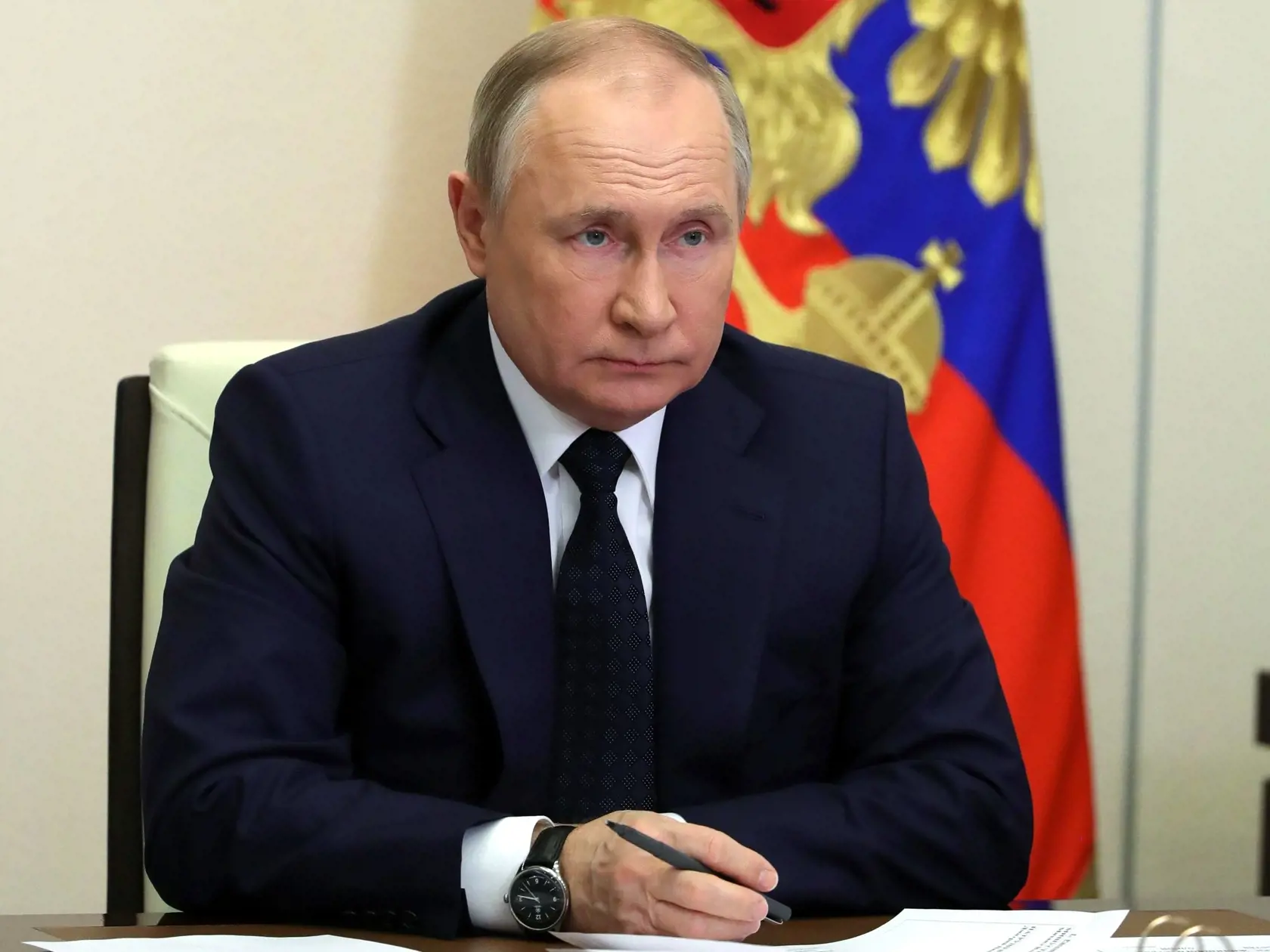 Ruský prezident Vladimir Putin požaduje platby za plyn v rubľoch. Ak mu Európa nevyhovie, vyhráža sa zatvorením kohútikov, čo by mohlo ohroziť priemysel a výrobu.