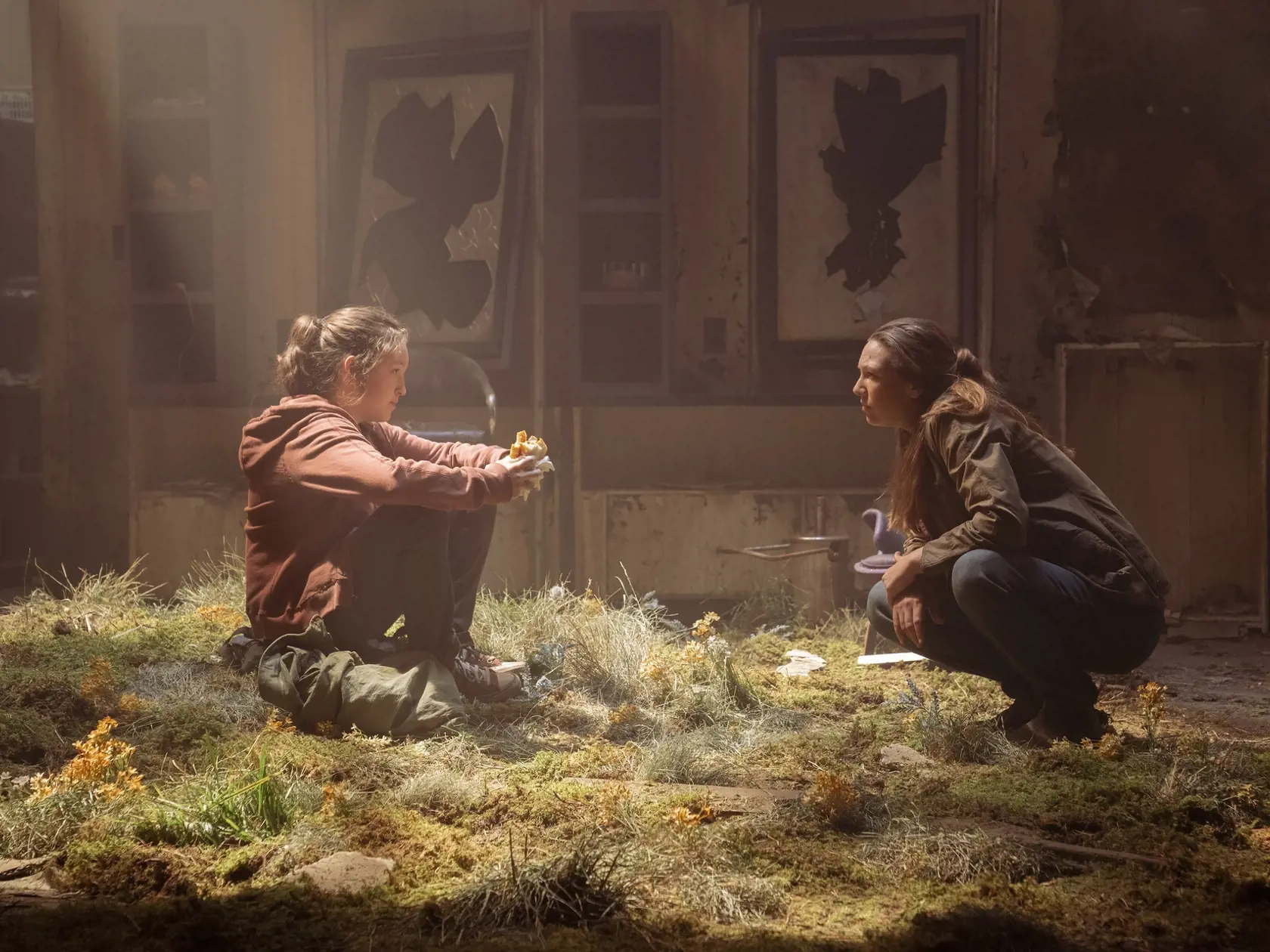 THE LAST OF US je nakrútený podľa kritikou oceňovanej videohry z roku 2013, ktorú exkluzívne pre PlayStation® vyvinula spoločnosť Naughty Dog.