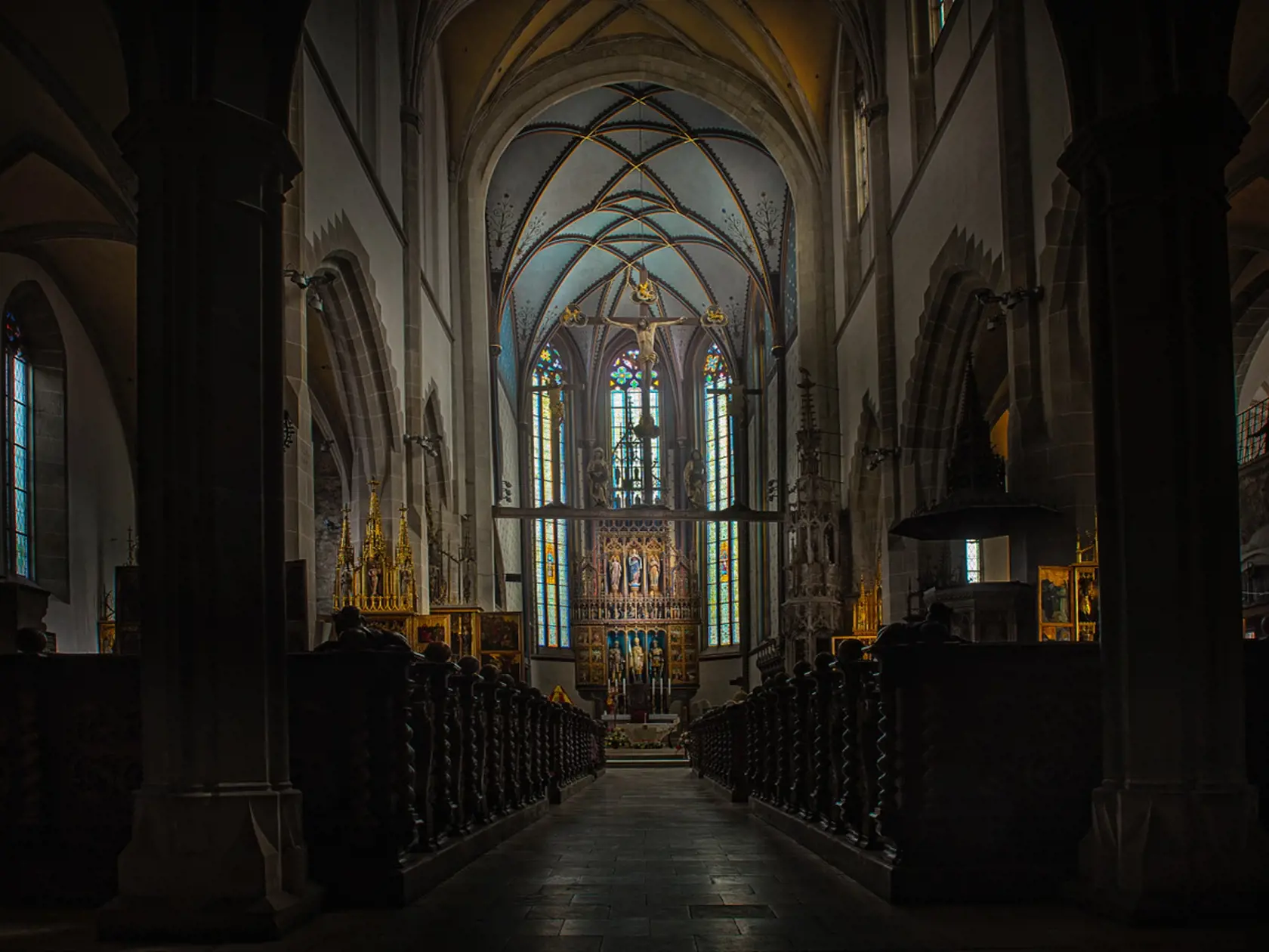 Interiér Baziliky minor sv. Egídia, ktorá je dlhá 50 metrov, jej veža je vo výške cez 70 metrov. Nájdete v nej pôvodný zvon Signum z roku 1625. Kapacita kostola je 3-tisíc ľudí, miest na sedenie je v ňom až 500, je postavený v gotickom slohu. Prvé zmienky o stavbe siahajú do 14. storočia. 