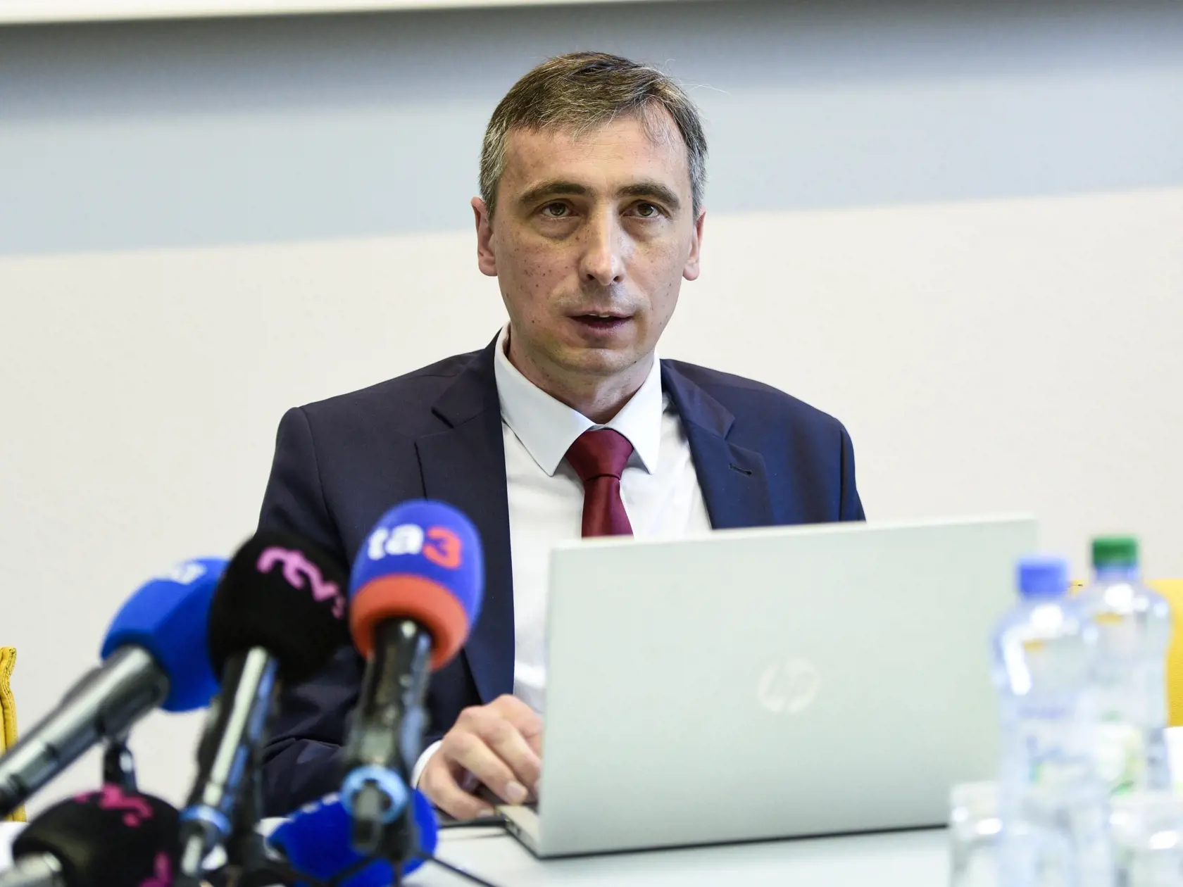 Na snímke generálny riaditeľ Slovenského pozemkového fondu (SPF) Ján Marosz počas tlačovej konferencie Slovenského pozemkového fondu na tému Miliónové kšefty s pozemkami v SPF 1. júna 2022 v Bratislave. FOTO TASR - Pavol Zachar