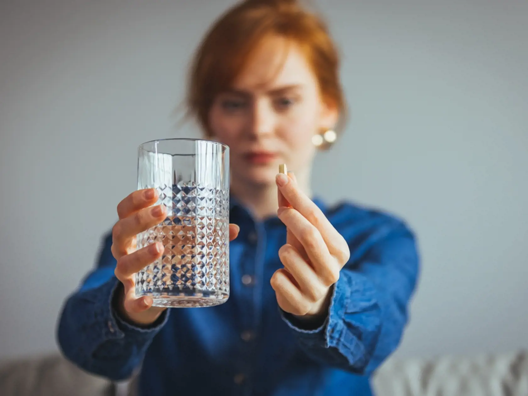 Ukázalo sa, že antibiotická rezistencia môže ohroziť zdravie ľudí, a to najmä seniorov, detí či onkologických pacientov. "Môže skomplikovať niektoré operácie. Zvyšuje sa riziko, že čoskoro nebudeme mať účinné antibiotiká," vysvetlil rezort, dodal však, že antibiotiká sa majú užívať len vtedy, ak ich predpísal lekár.
