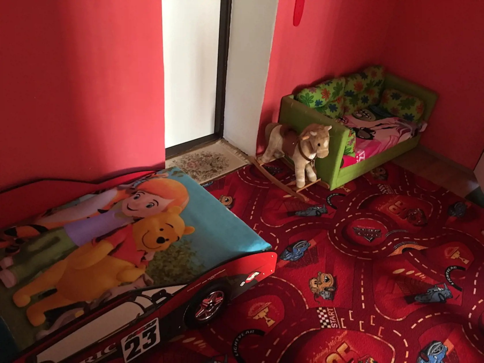 Mitaľovci udržiavajú Miškovu izbu, k dispozícii by u nich s Tonkou mohli mať až štyri izby na hornom poschodí ich rodinného domu.