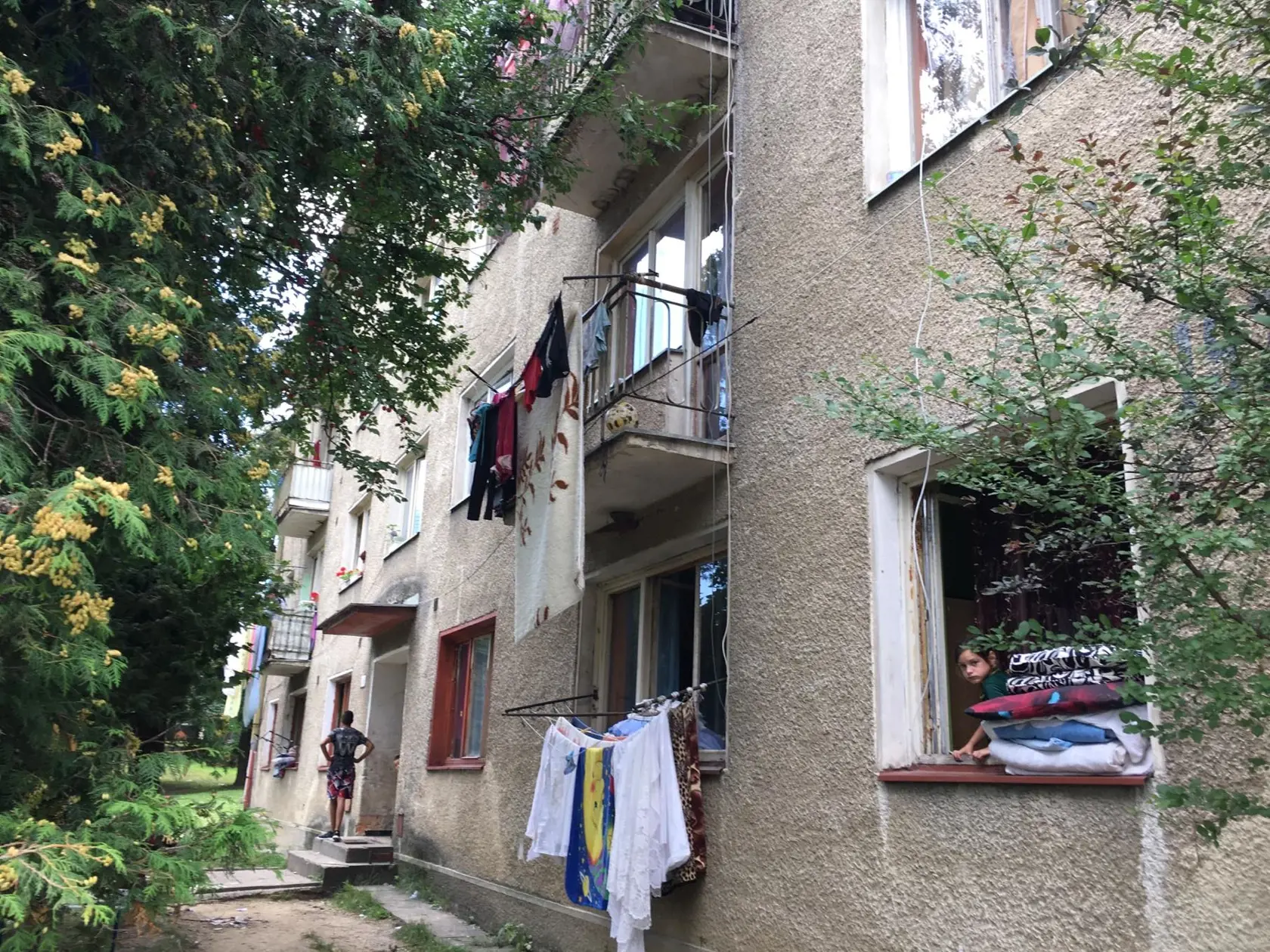 Iný prípad: Chlapček vypadol z okna tohto domu.