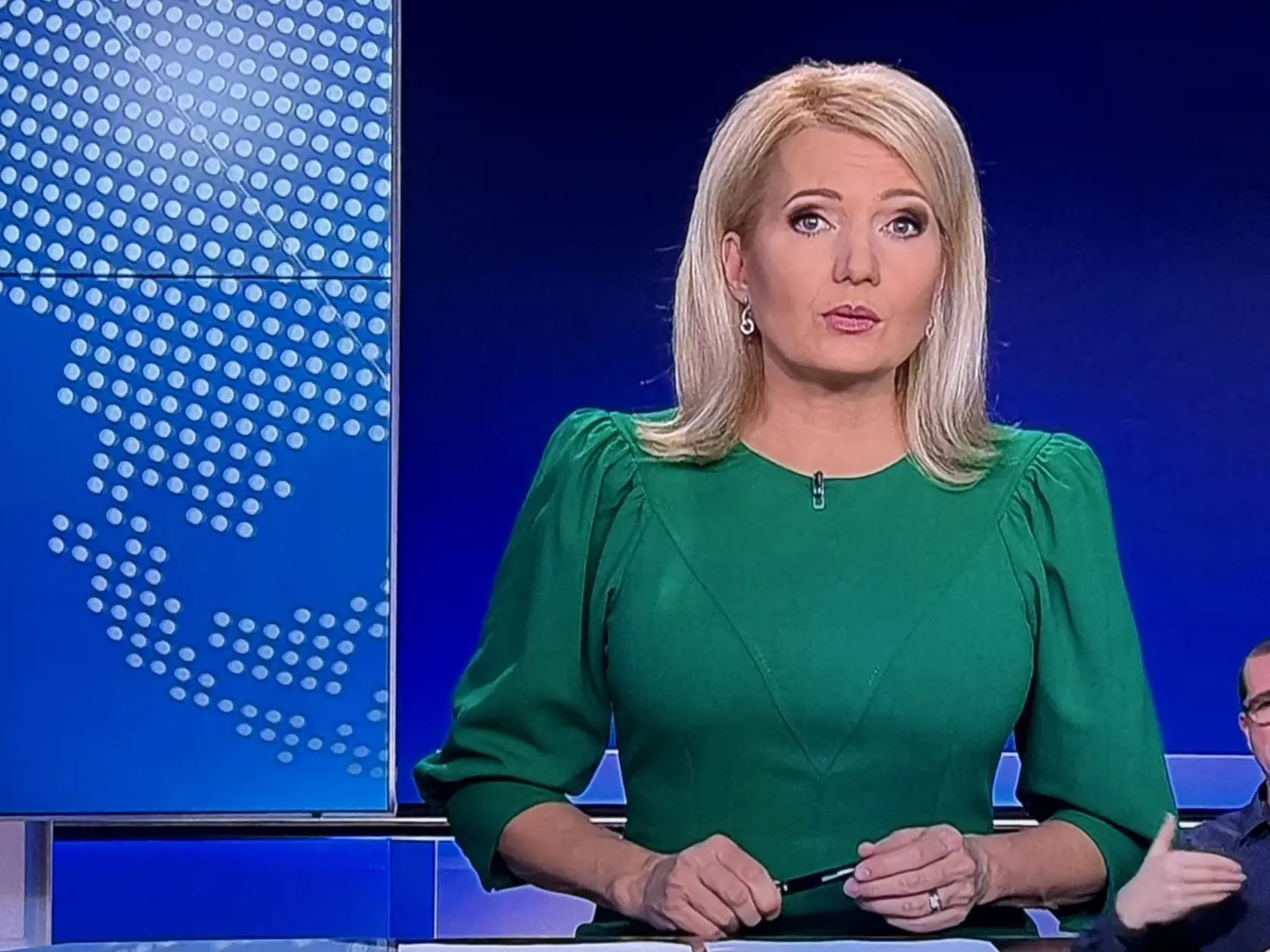 Aneta Parišková vyrazila divákom v správach dych. Pozrite na jej bujný dekolt.