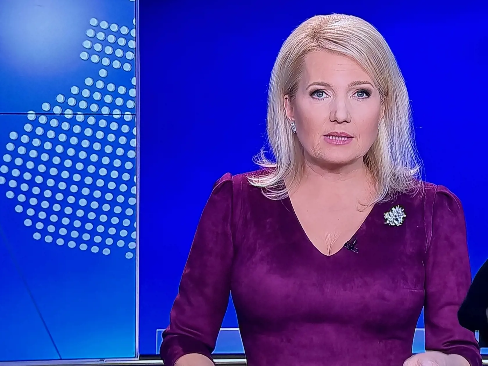 Aneta Parišková vyrazila divákom v správach dych. Pozrite na jej bujný dekolt.