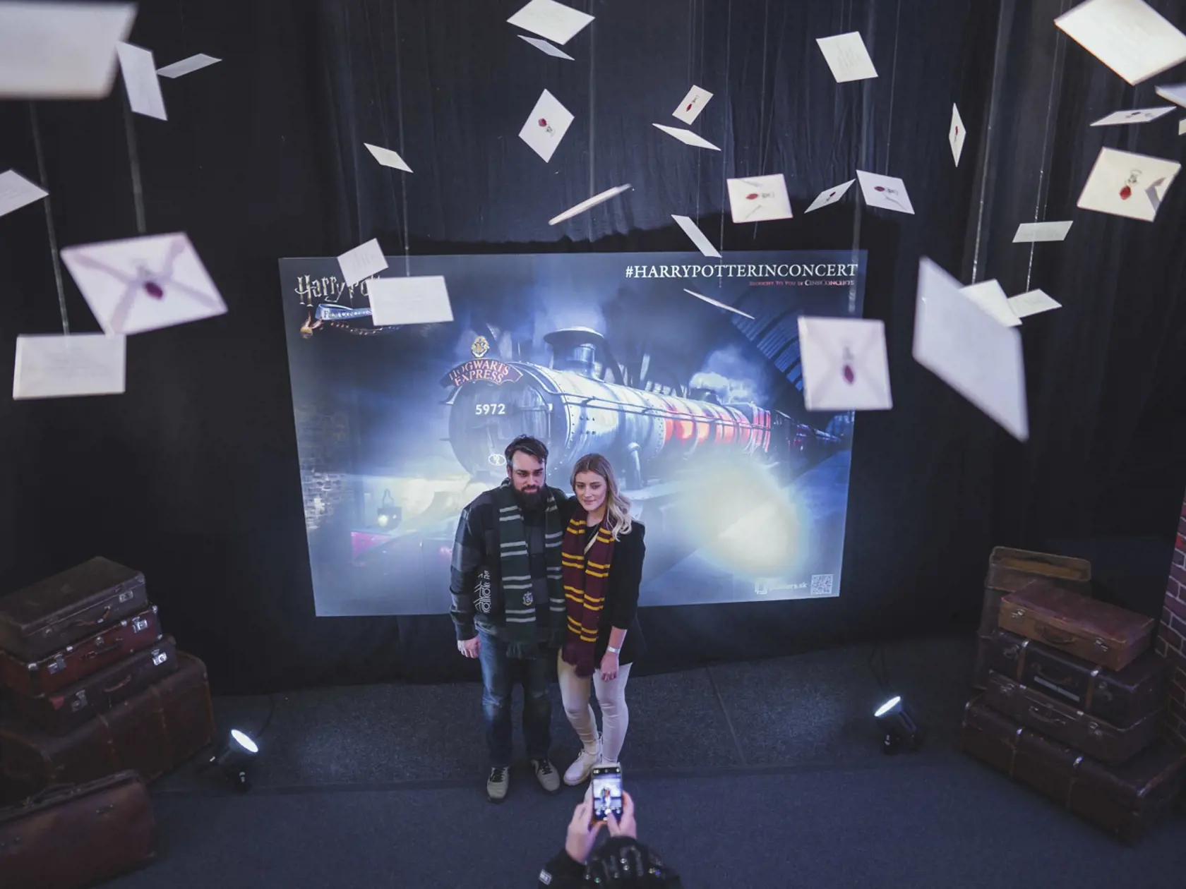 Súčasťou kinokoncertu Harry Potter a Kameň mudrcov bola aj fotostena.