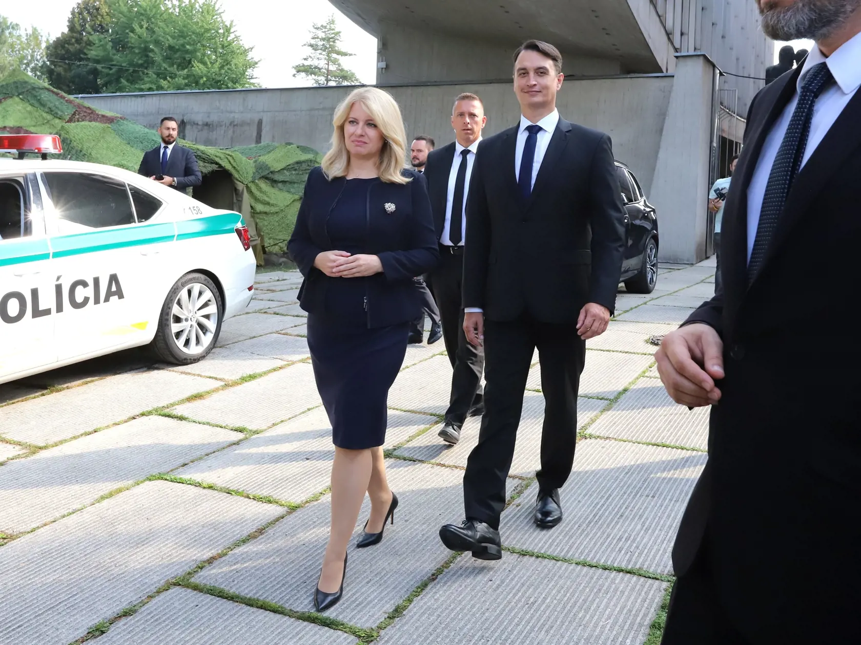 Na snímke prezidentka SR Zuzana Čaputová a jej partner Juraj Rizman prichádzajú na oslavy 79. výročia Slovenského národného povstania (SNP) , ktoré sa konali v areáli Múzea SNP v Banskej Bystrici v utorok 29. augusta 2023. FOTO TASR - Ján Krošlák