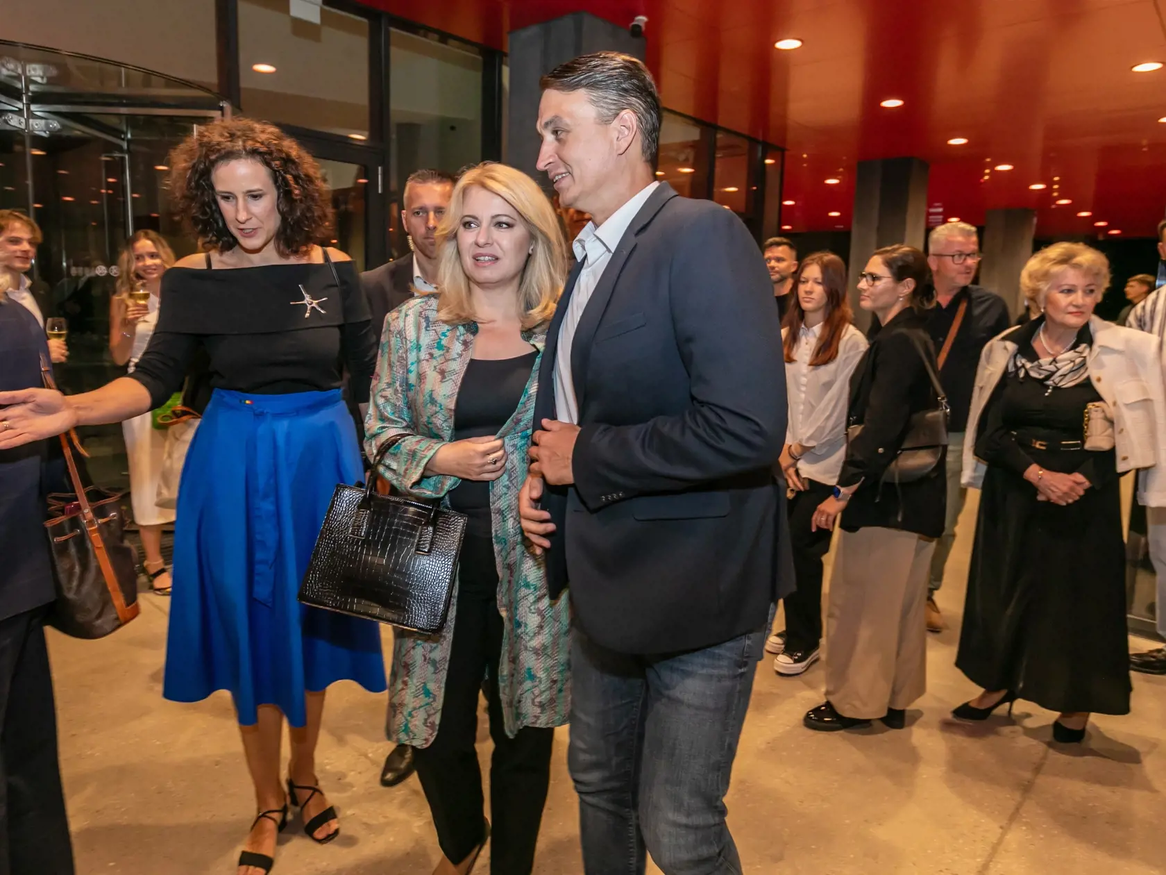 Na snímke prezidentka SR Zuzana Čaputová a Juraj Rizman prichádzajú na premiéru filmu Šťastný človek v SNG. 