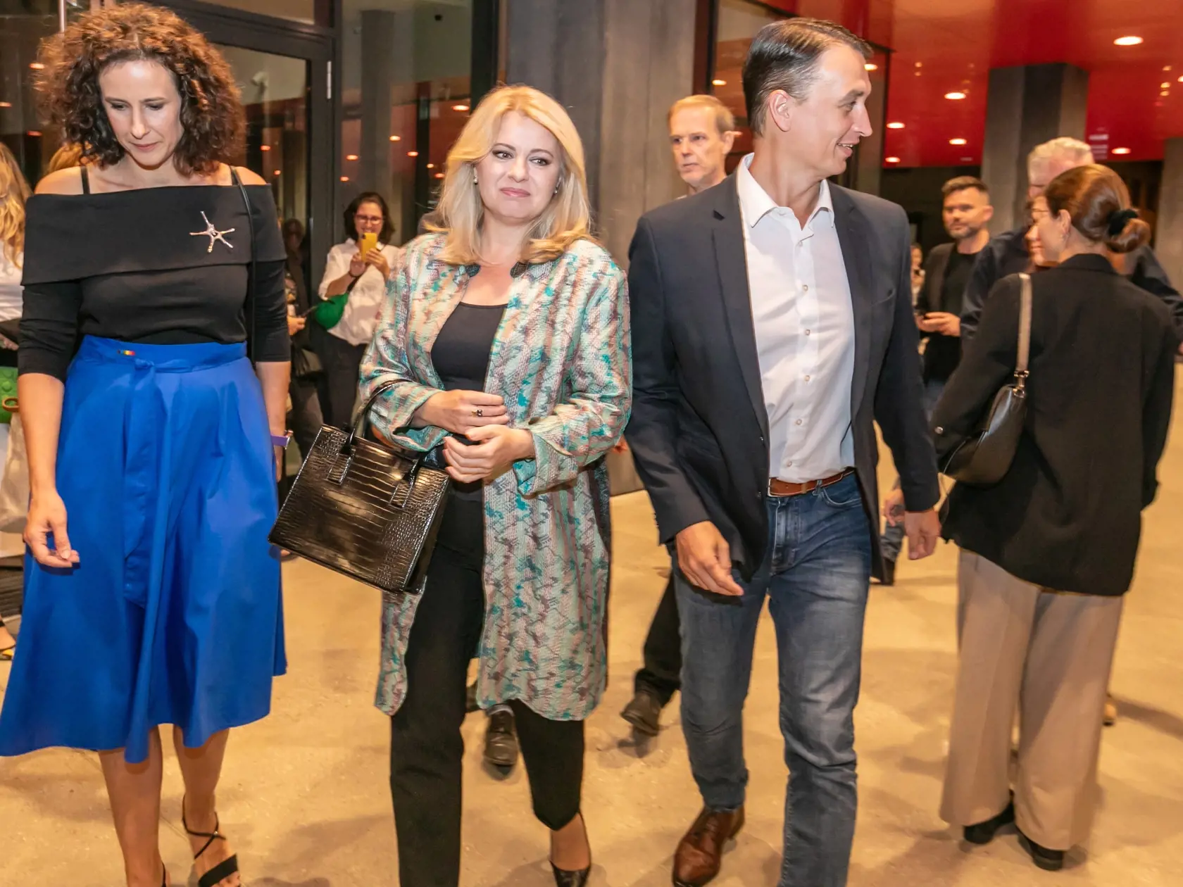 Na snímke prezidentka SR Zuzana Čaputová a Juraj Rizman prichádzajú na premiéru filmu Šťastný človek v SNG. 