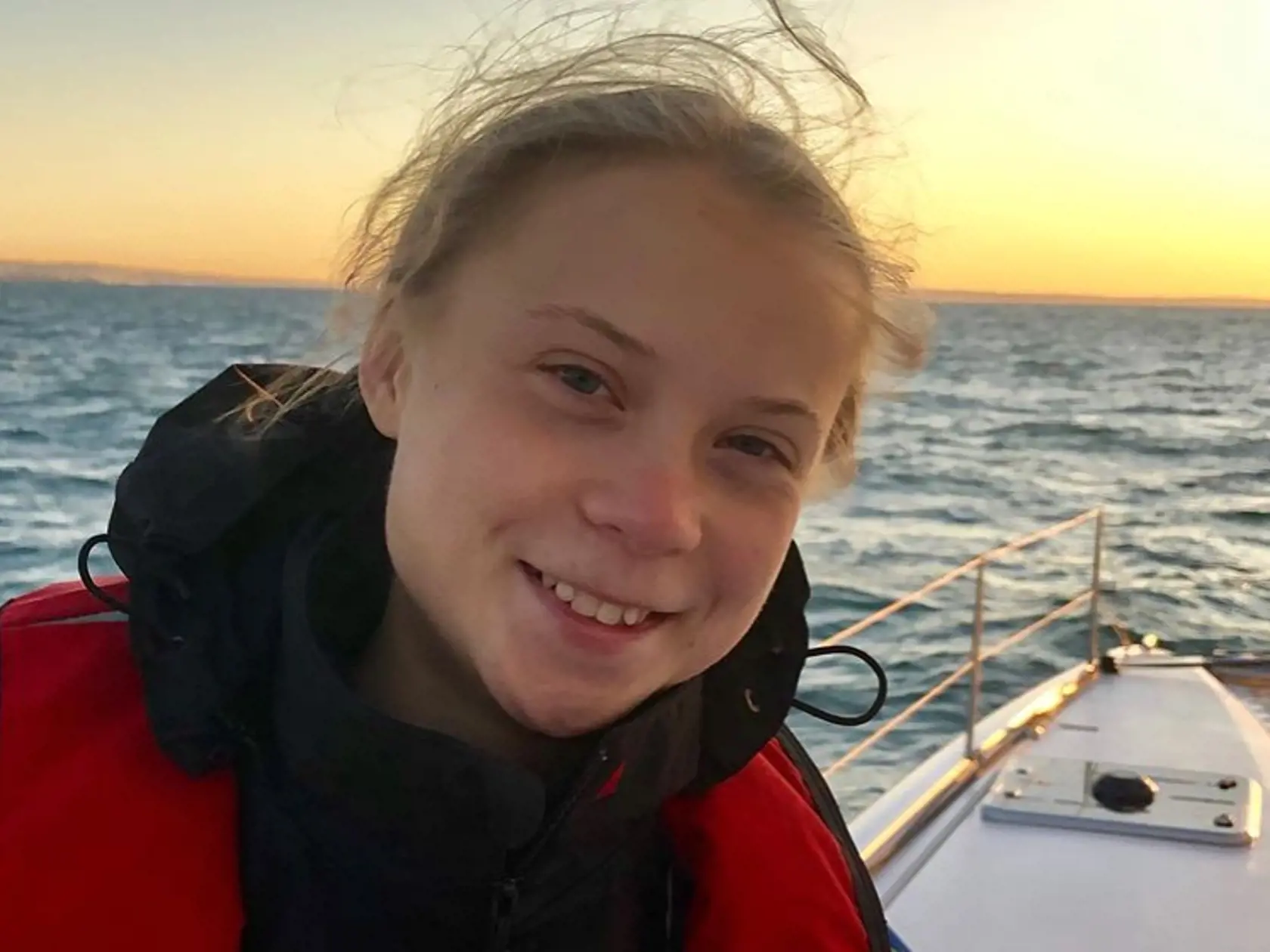 Klimatická aktivistka Thunbergová sa už priplavila do prístavu Lisabonu