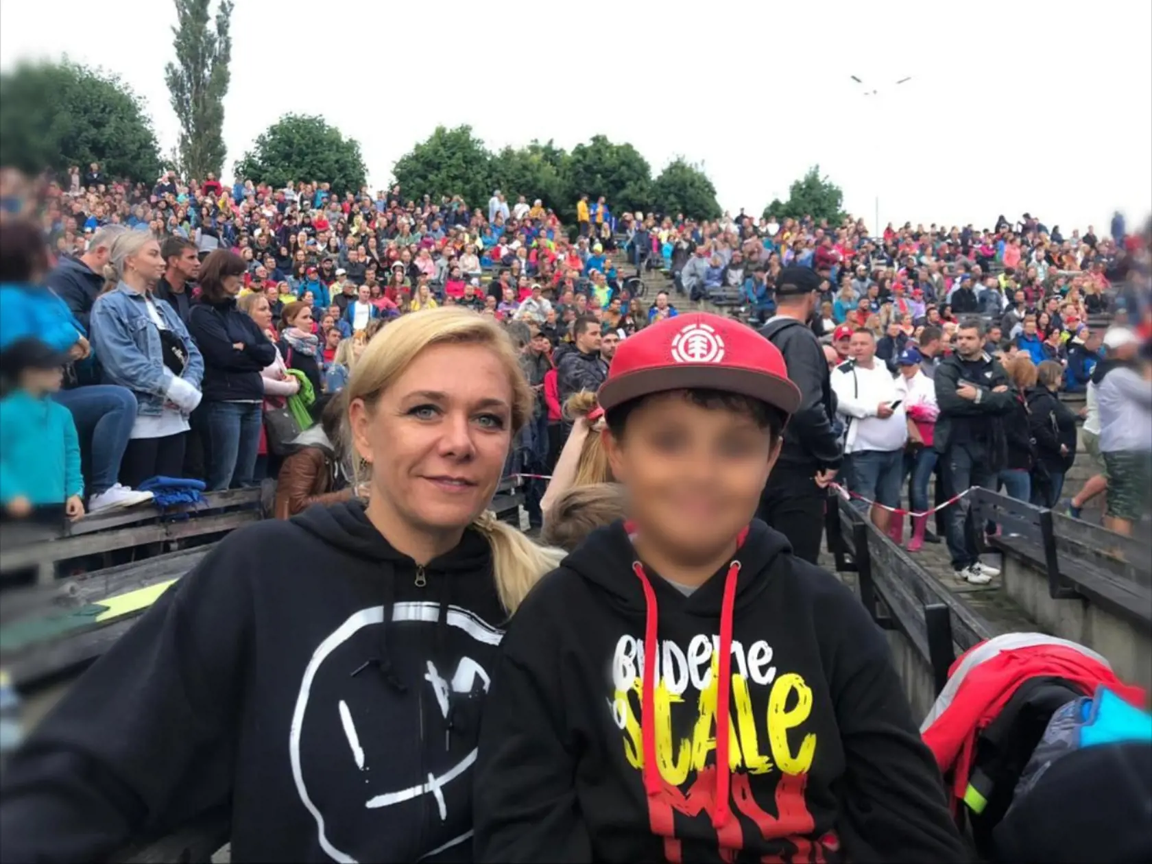 Denisa Saková na koncerte I.M.T. Smile so synom Jakubom.