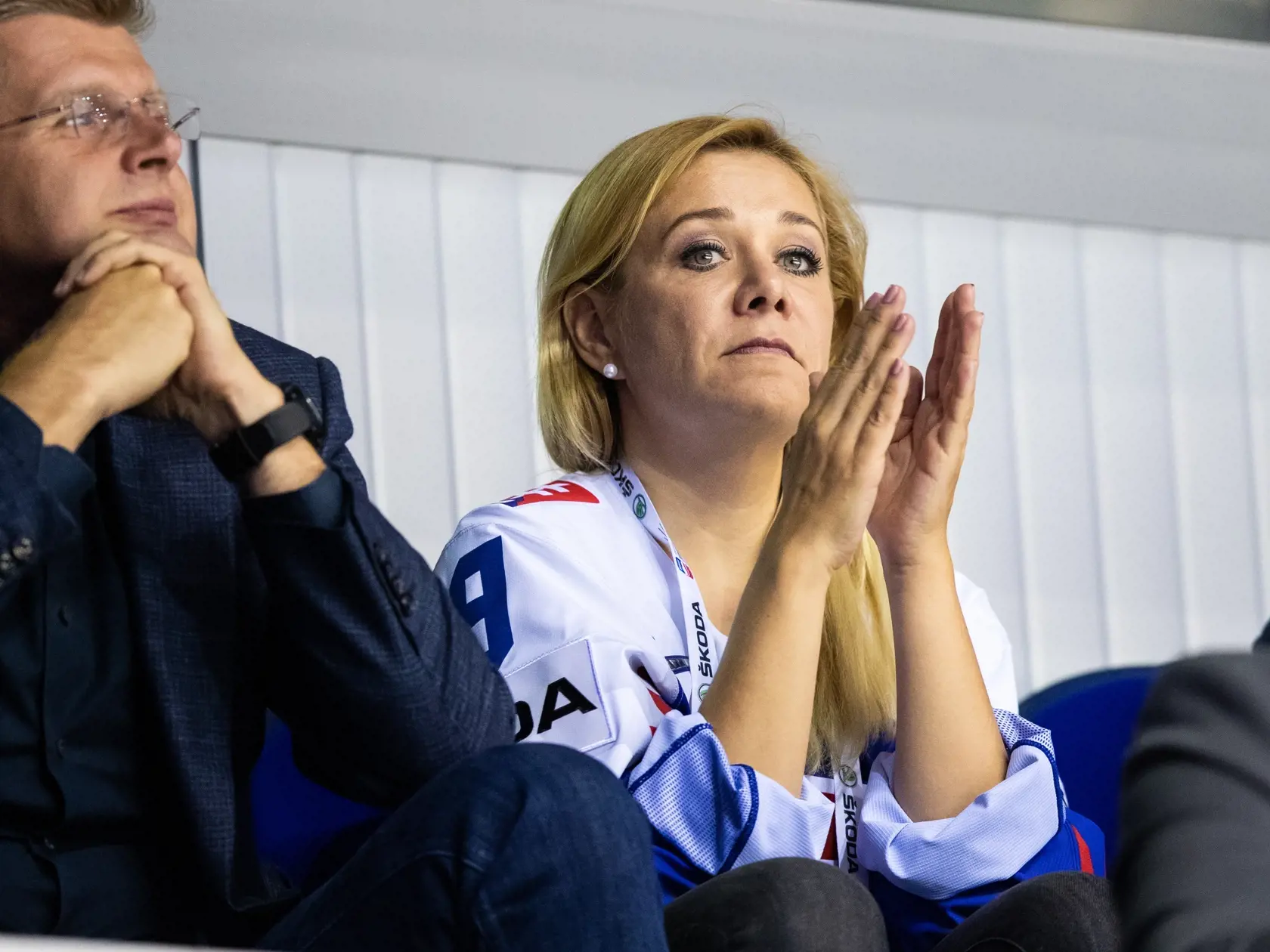 Zápas Slovenska proti Kanade na Majstrovstvách sveta v ľadovom hokeji v košickej Steel aréne. Na snímke Peter Žiga a Denisa Saková.
