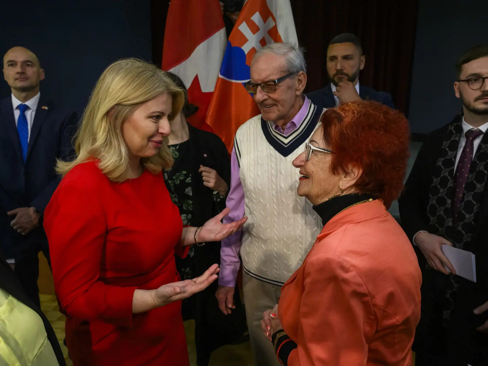 Na snímke prezidentka SR Zuzana Čaputová (vľavo) počas stretnutia s krajanmi po svätej omši v kostole sv. Cyrila a Metoda v Mississauge na predmestí Toronta 31. januára 2024.