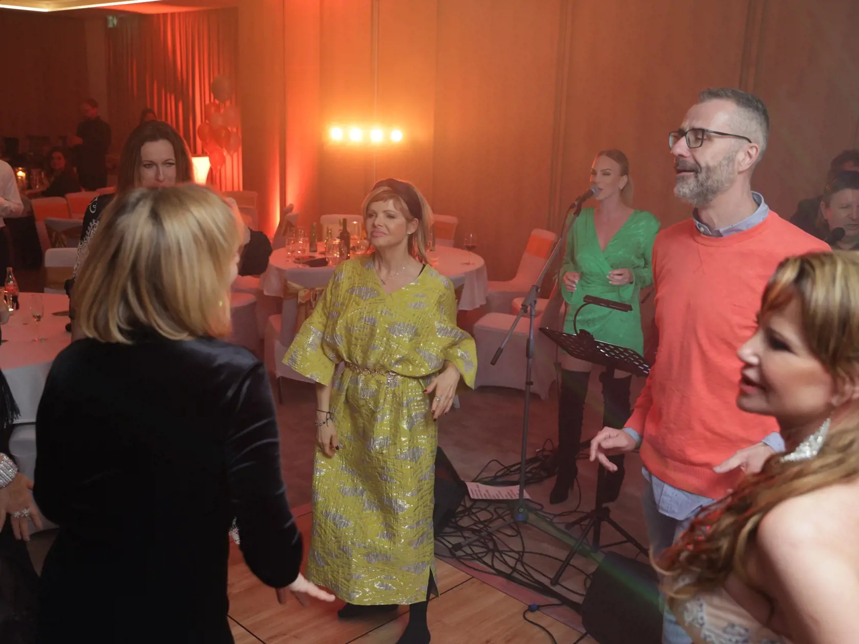 Na Snímke Narodeninova oslava Karin Majtanovej