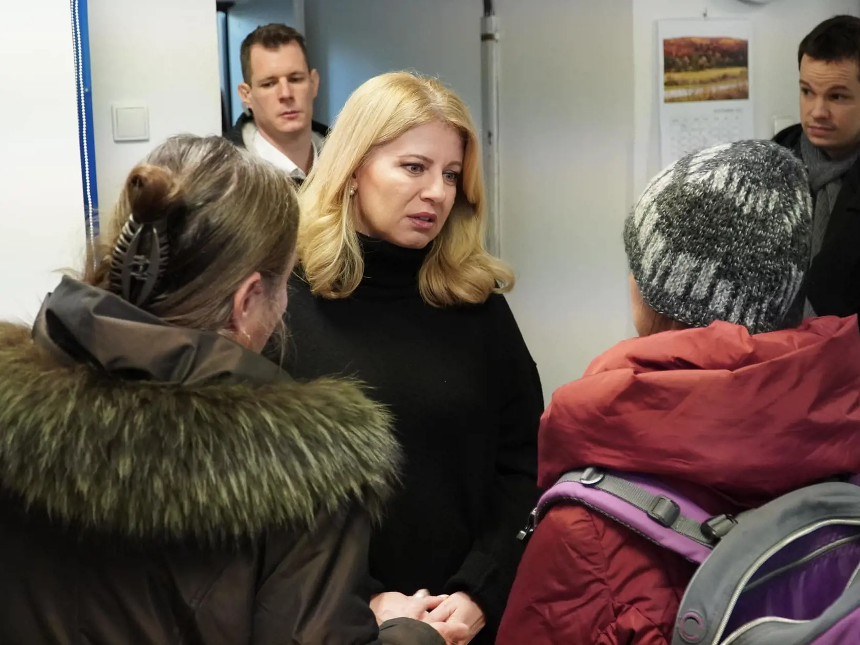 Prezidentka SR Zuzana Čaputová sa zapojila do prípravy balíčkov v sociálnej výdajni v bratislavskej Petržalke.
