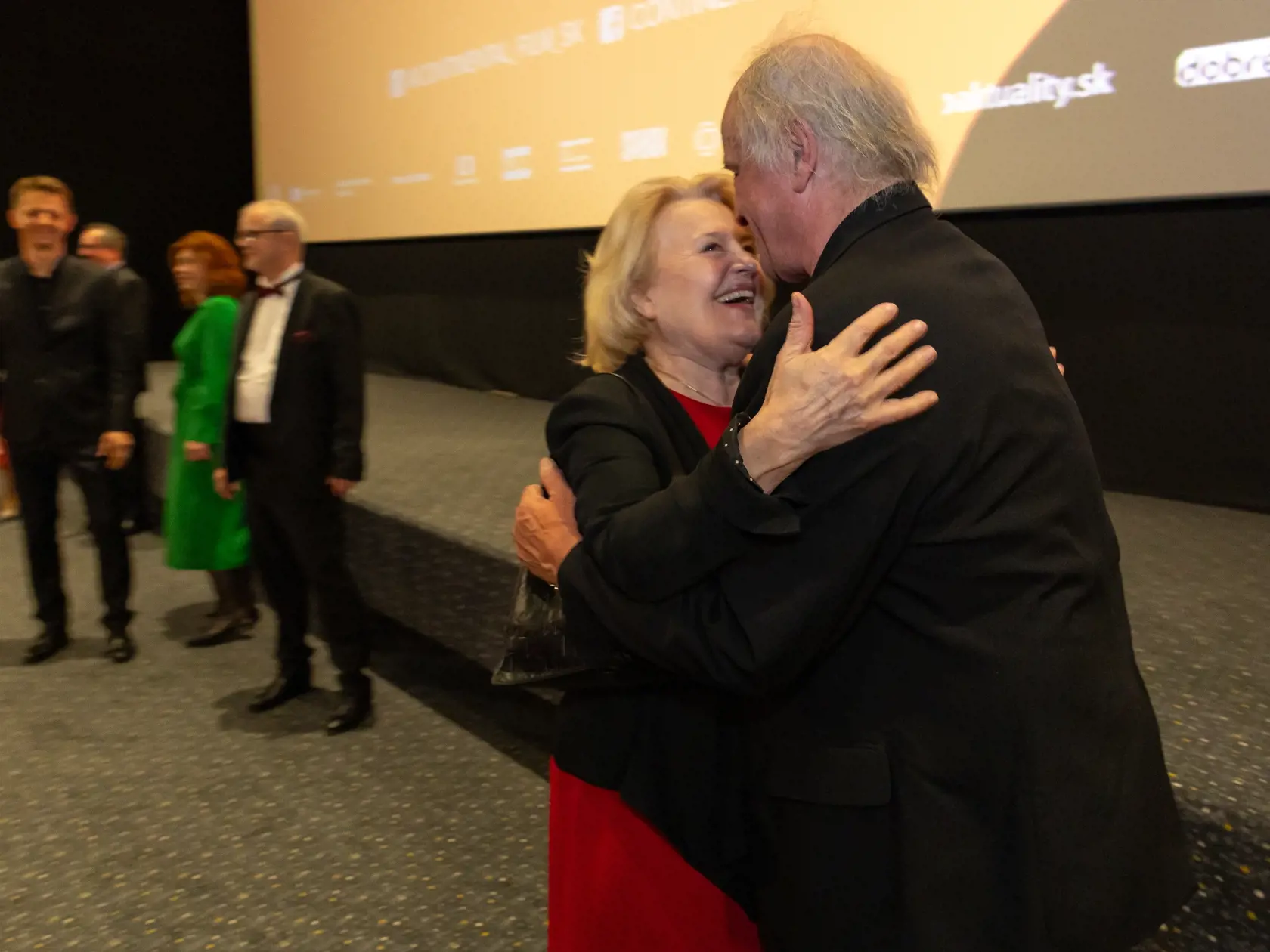 Tady Havel, slyšíte mě? Bratislavská premiéra filmu o poslednom prezidentovi Česko - Slovenska v bratislavskom nákupnom centre Bory Mall. Na snímke je Magdaléna Vášáryová a spoluproducent Michael Kocáb.