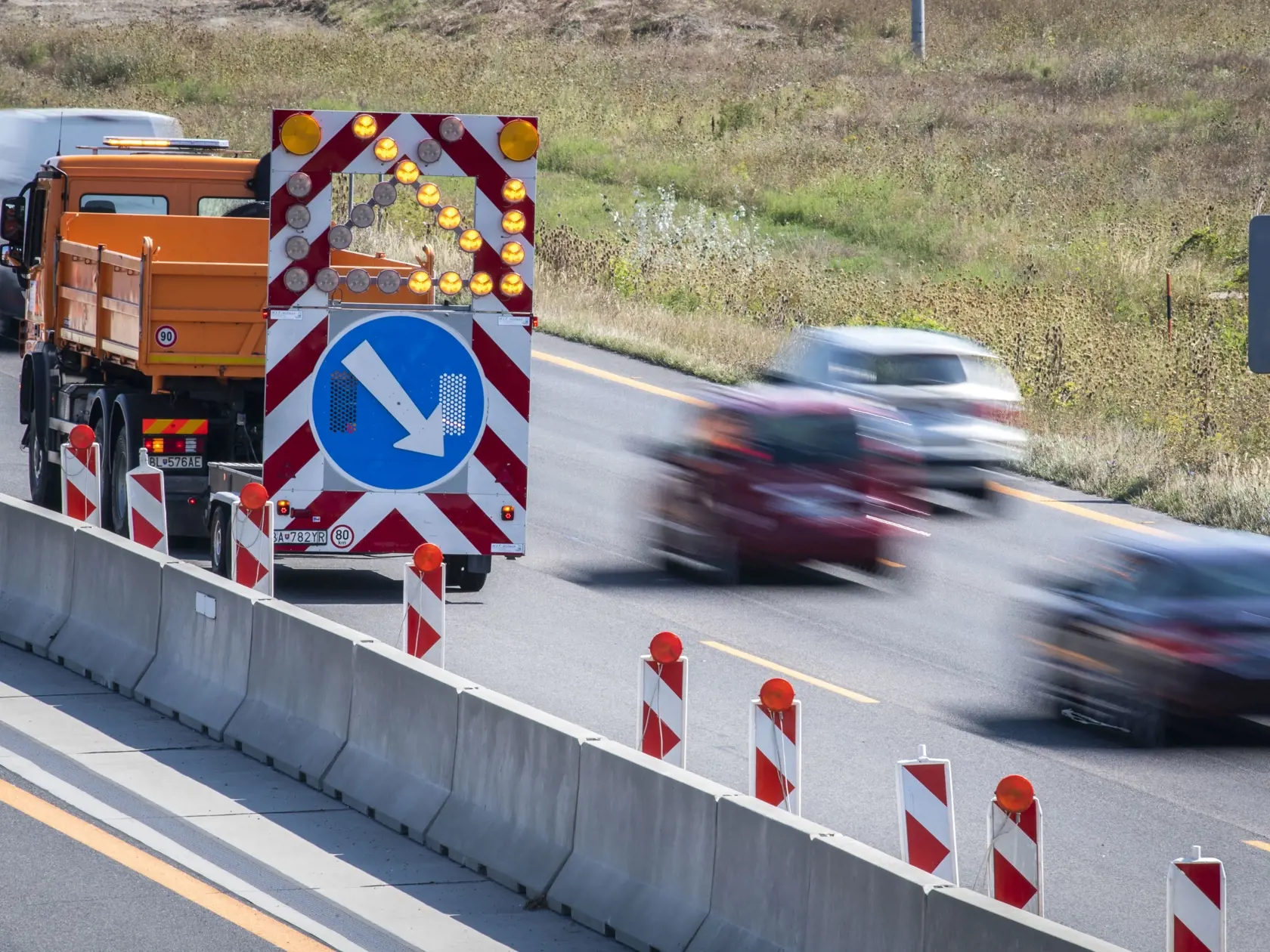  Doprava na križovatke Triblavina na diaľnici D1 pri Bratislave.