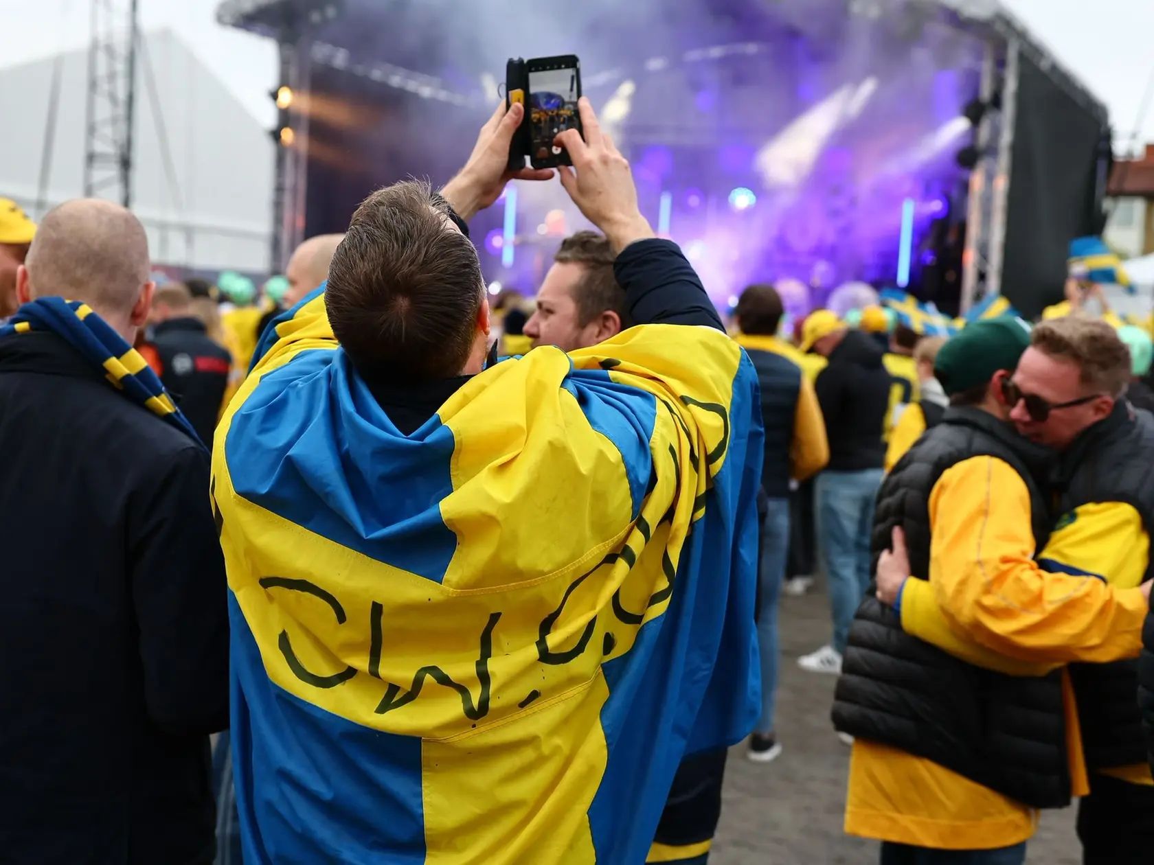 Atmosféra pred Avicii arénou je úžasná.