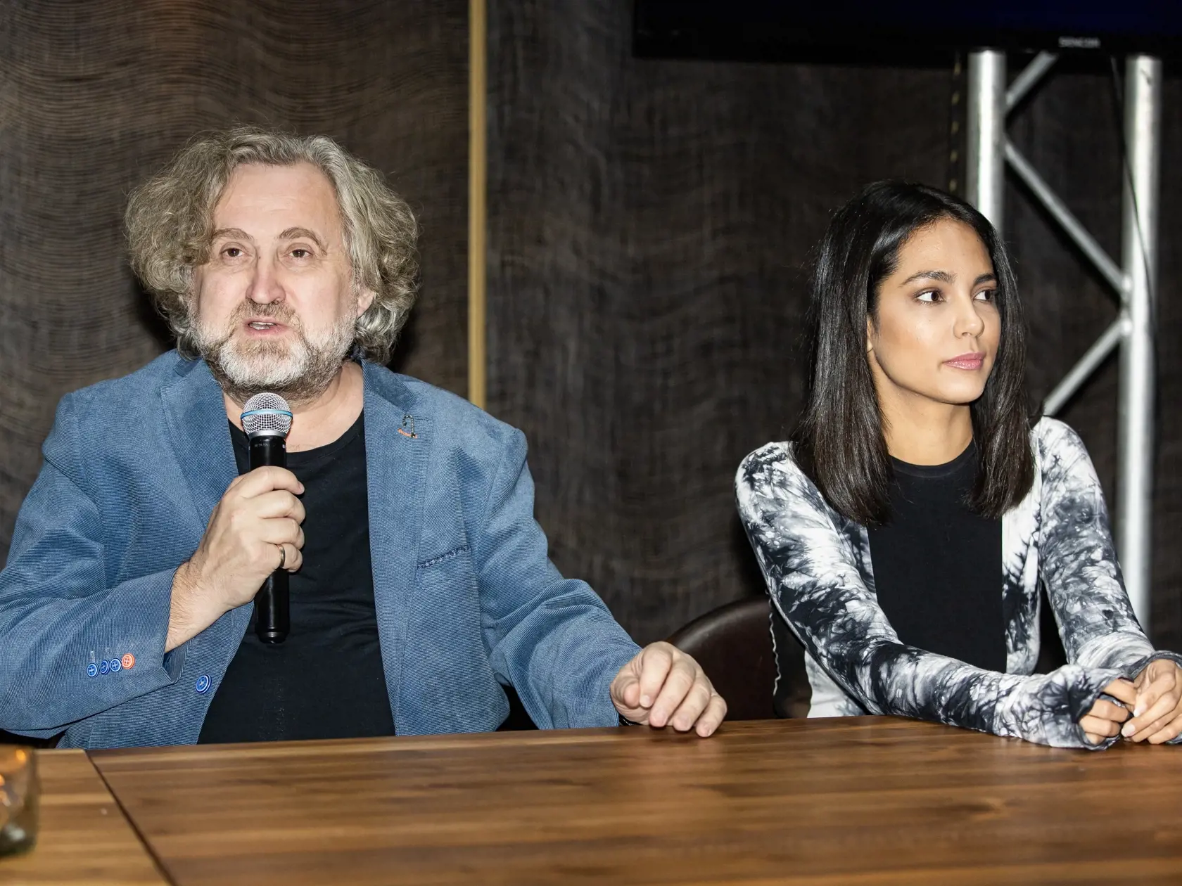 Tlačová konferencia k predstaveniu televízneho seriálu "Iveta" v Bratislave. Na snímke Jan Hřebejk a Alžbeta Ferencová. 