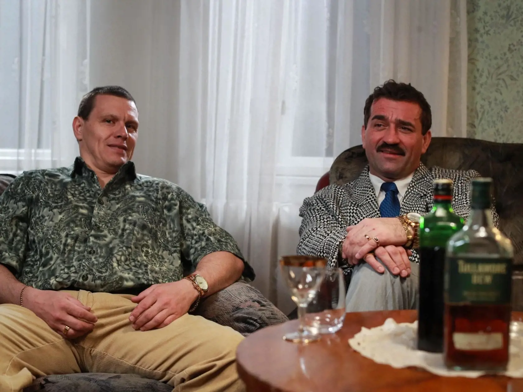 Michal Kubovčík a Milan Ondrík alias filmoví Vladimír a Mikuláš Černákovci. Sako požičal Ondríkovi (pre potreby tvorcov) samotný Mikuláš Černák.