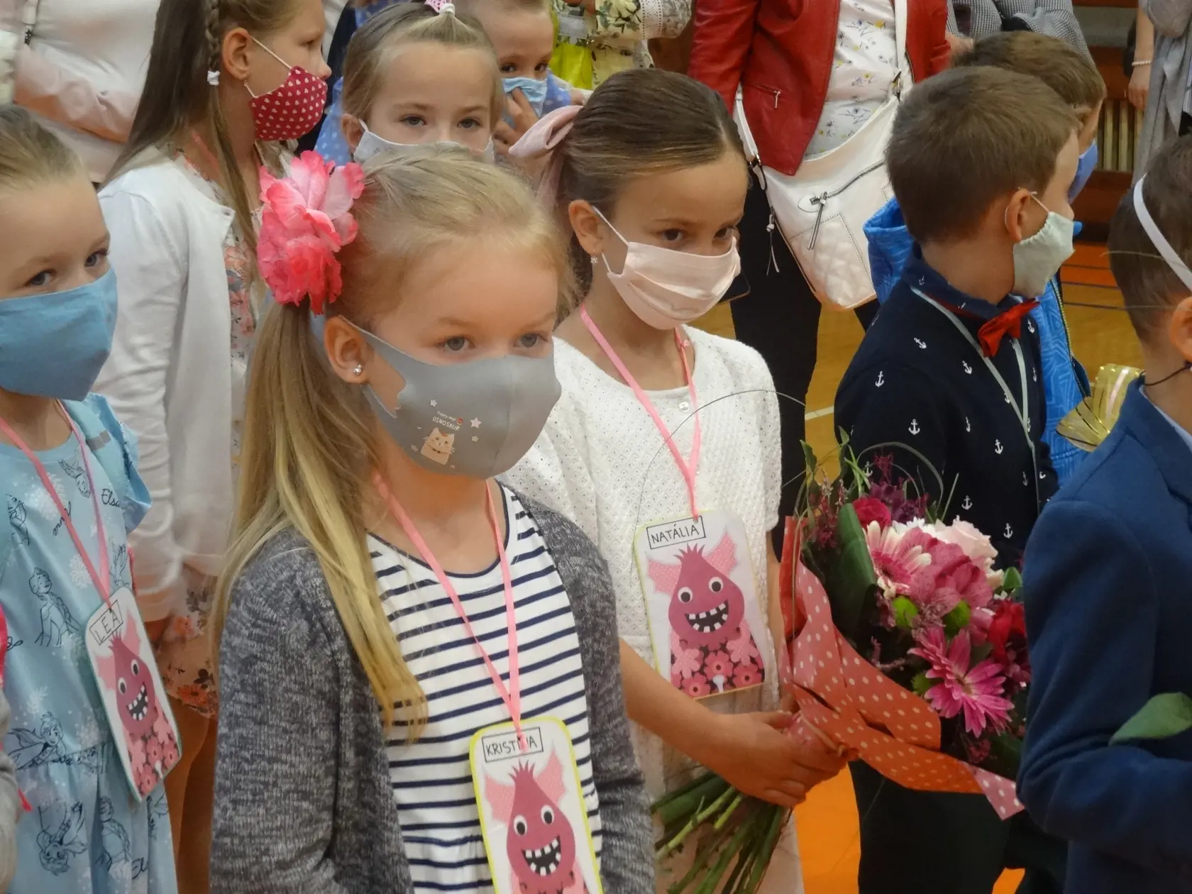 Školy začali nový školský rok aj napriek pandémii koronavírusu. Problémy však spôsobujú nakazení žiaci a učitelia, pre ktorých sa musia zatvárať celé školy.