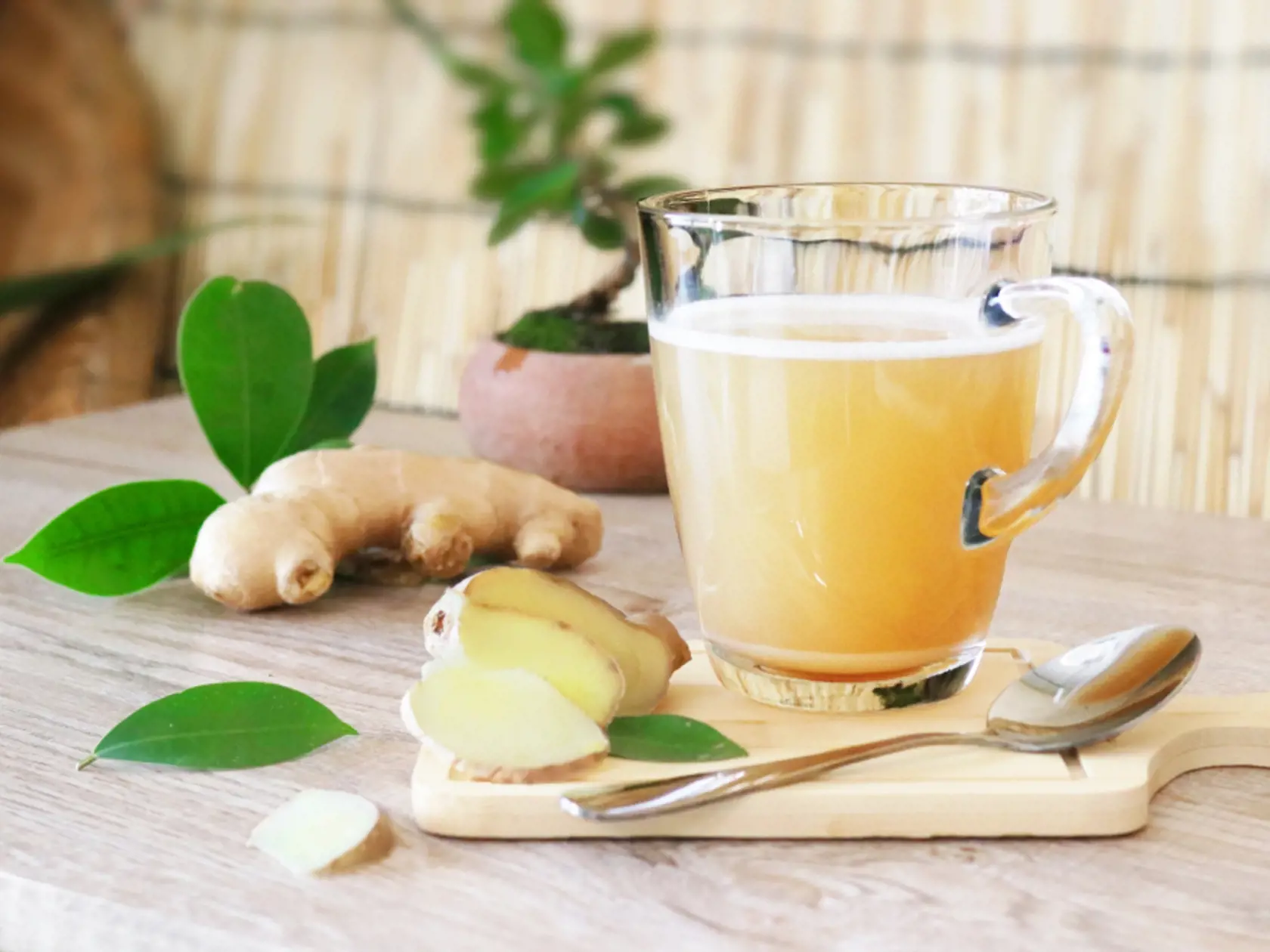 Ginger,Root,And,Ginger,Juice,With,Leaf,And,Spoon,With