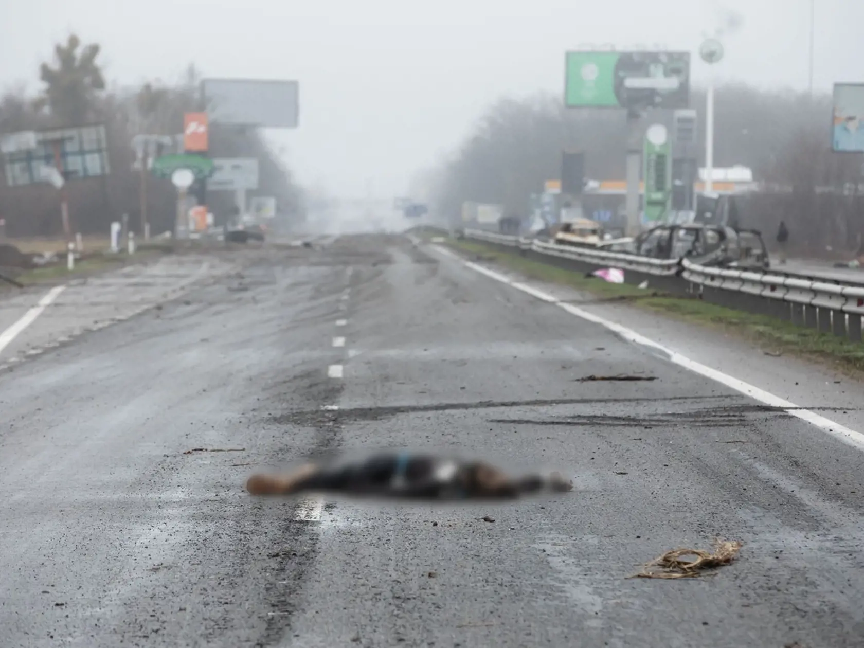 Ukrajinské jednotky našli po odchode ruských jednotiek z Buče masový hrob, kde bolo pochovaných takmer 300 ľudí, a pozdĺž ulíc ležali ďalšie desiatky mŕtvol.