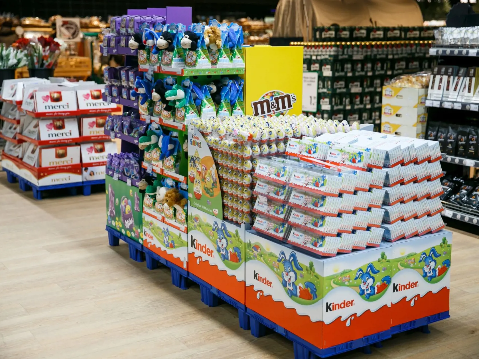 Británia vyšetruje šírenie salmonelózy spojené s vajíčkami Kinder Surprise, či by sa mohli nachádzať aj v našich obchodoch je nateraz otázne.