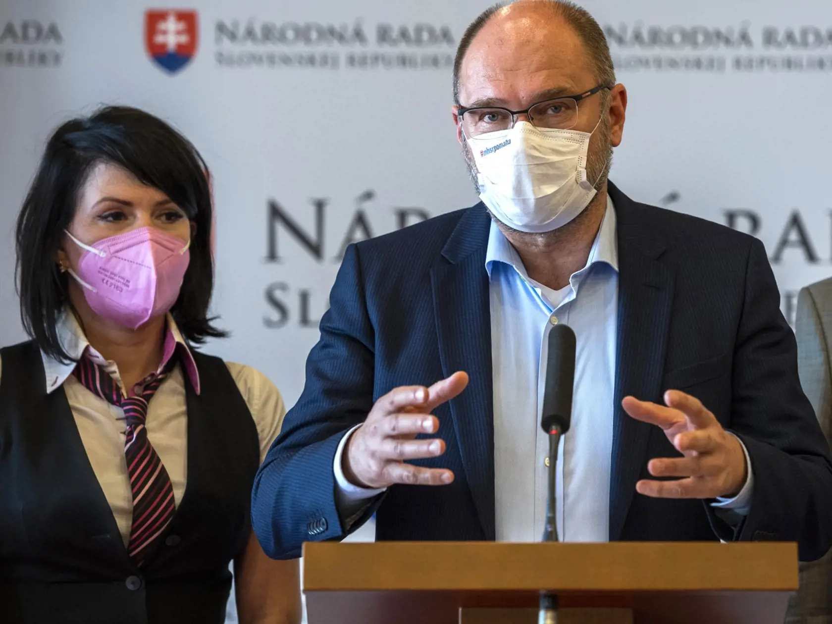 Na snímke zľava predsedníčka Výboru NR SR pre zdravotníctvo Jana Bittó Cigániková (SaS), predseda SaS, minister hospodárstva SR a prvý podpredseda vlády pre ekonomiku SR Richard Sulík a poslanec NR SR Radovan Sloboda (SaS)