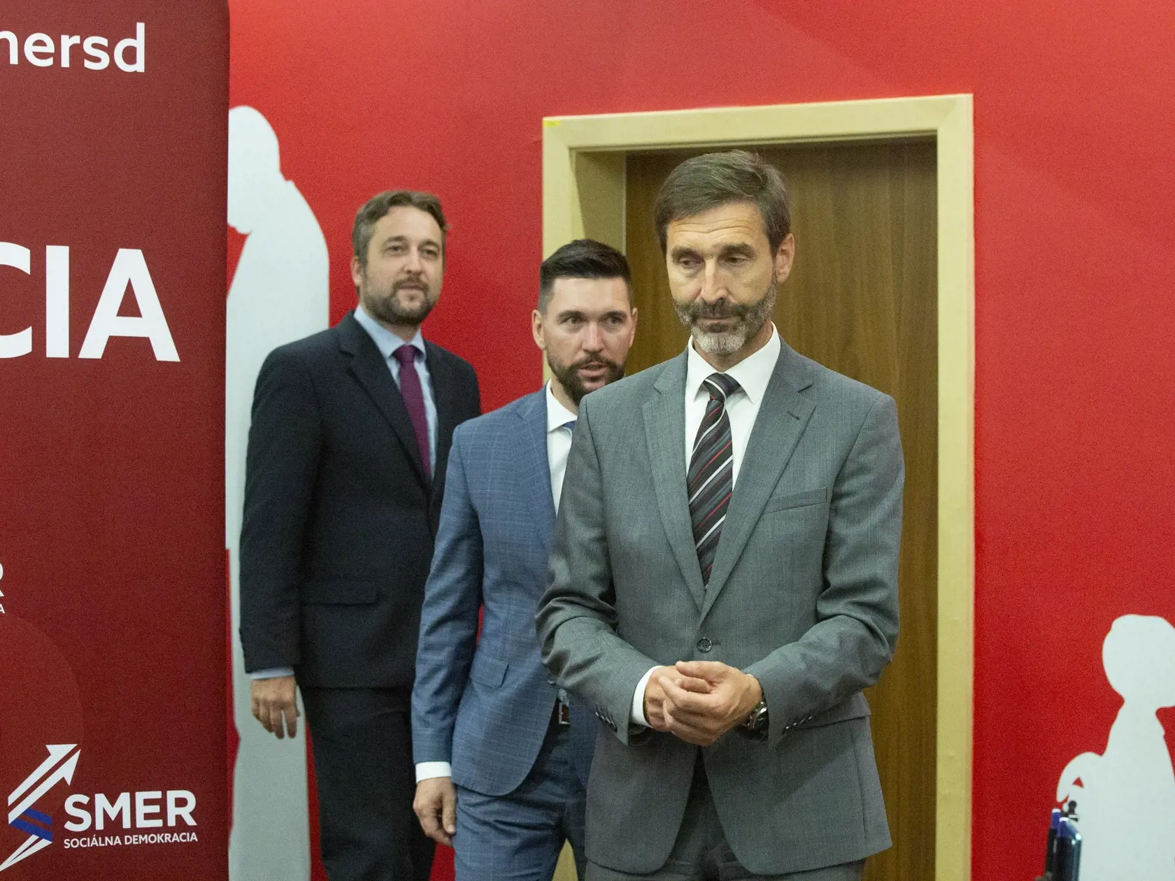 Pracovný snem strany SMER-SD na Súmračnej ulici v BA
Na obr: predsedníctvo Smer-SD
Ľubomír Bláha, Richard takáč, Juraj Blanár