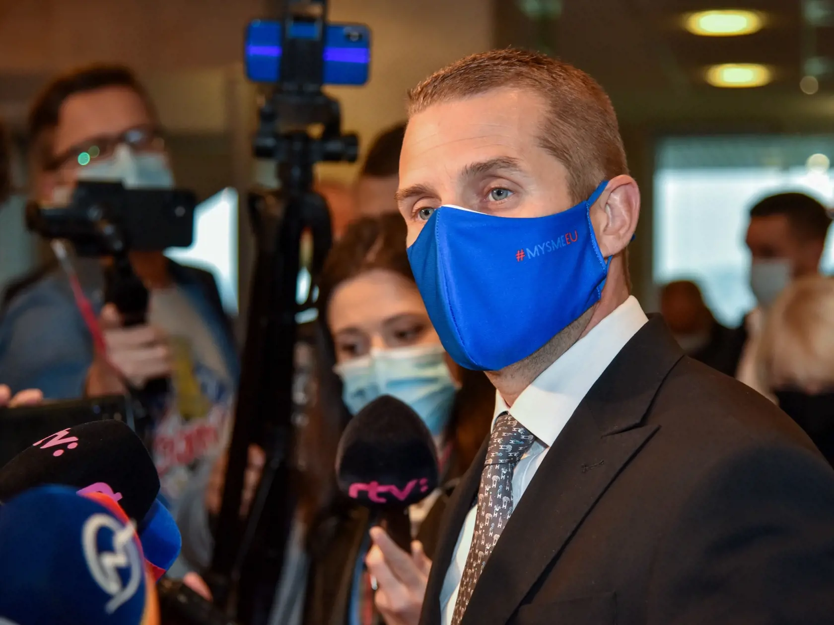 Na snímke štátny tajomník ministerstva zahraničných vecí a európskych záležitostí SR Martin Klus (SaS) počas príchodu na zasadnutie Ústredného krízového štábu 6. októbra 2021 v Bratislave. FOTO TASR - Pavol Zachar