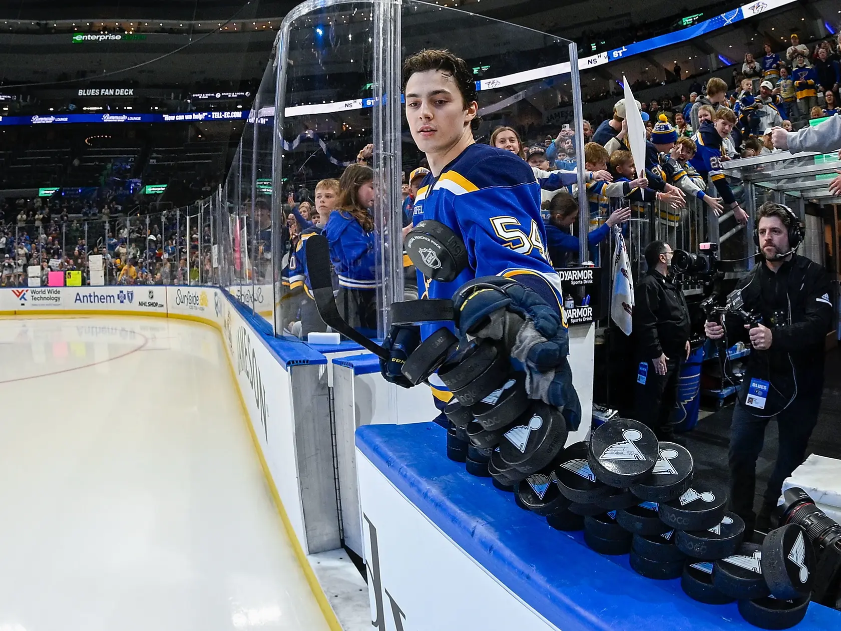 Dalibor Dvorský počas svojej premiéry v prvom tíme St. Louis Blues.