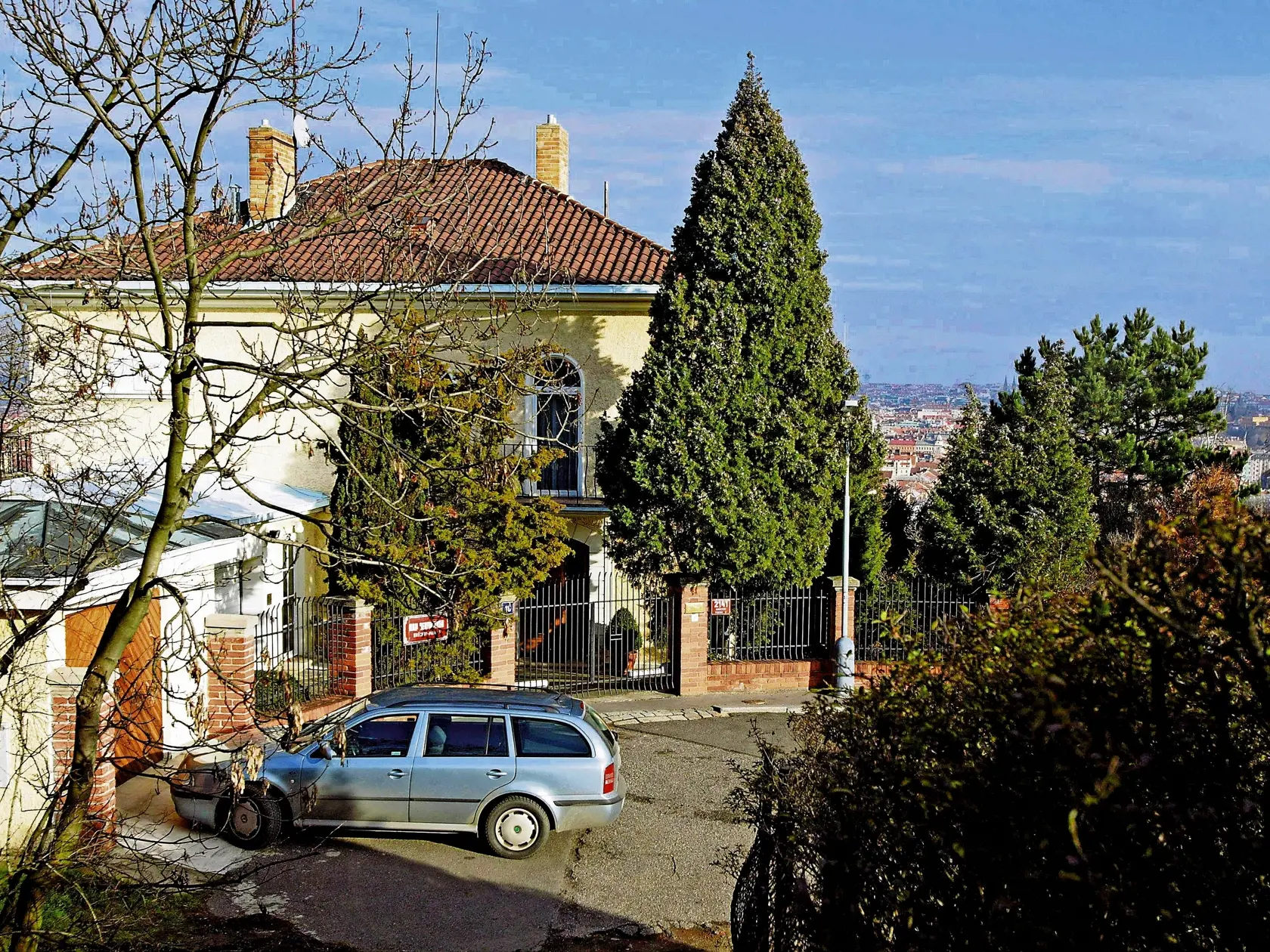Na Bertramke ostala žiť Ivana s deťmi.