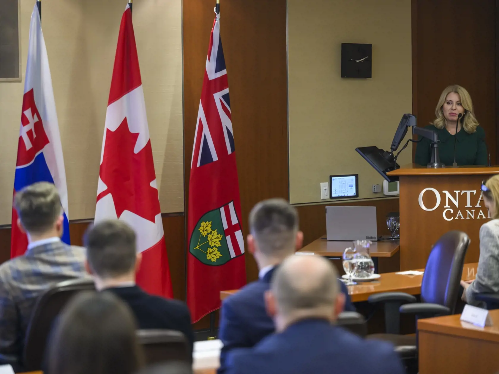 Prezidentka SR Zuzana Čaputová priletela na oficiálnu návštevu Kanady v pondelok 29. januára 2024. V Ottawe sa stretla s kanadským premiérom Justinom Trudeauom. Najbližšie dni absolvuje aj pracovnú cestu do USA. Na snímke prezidentka SR Zuzana Čaputová vystupuje s prejavom počas podnikateľského fóra v Toronte v stredu  31. januára 2024. FOTO TASR - Jaroslav Novák