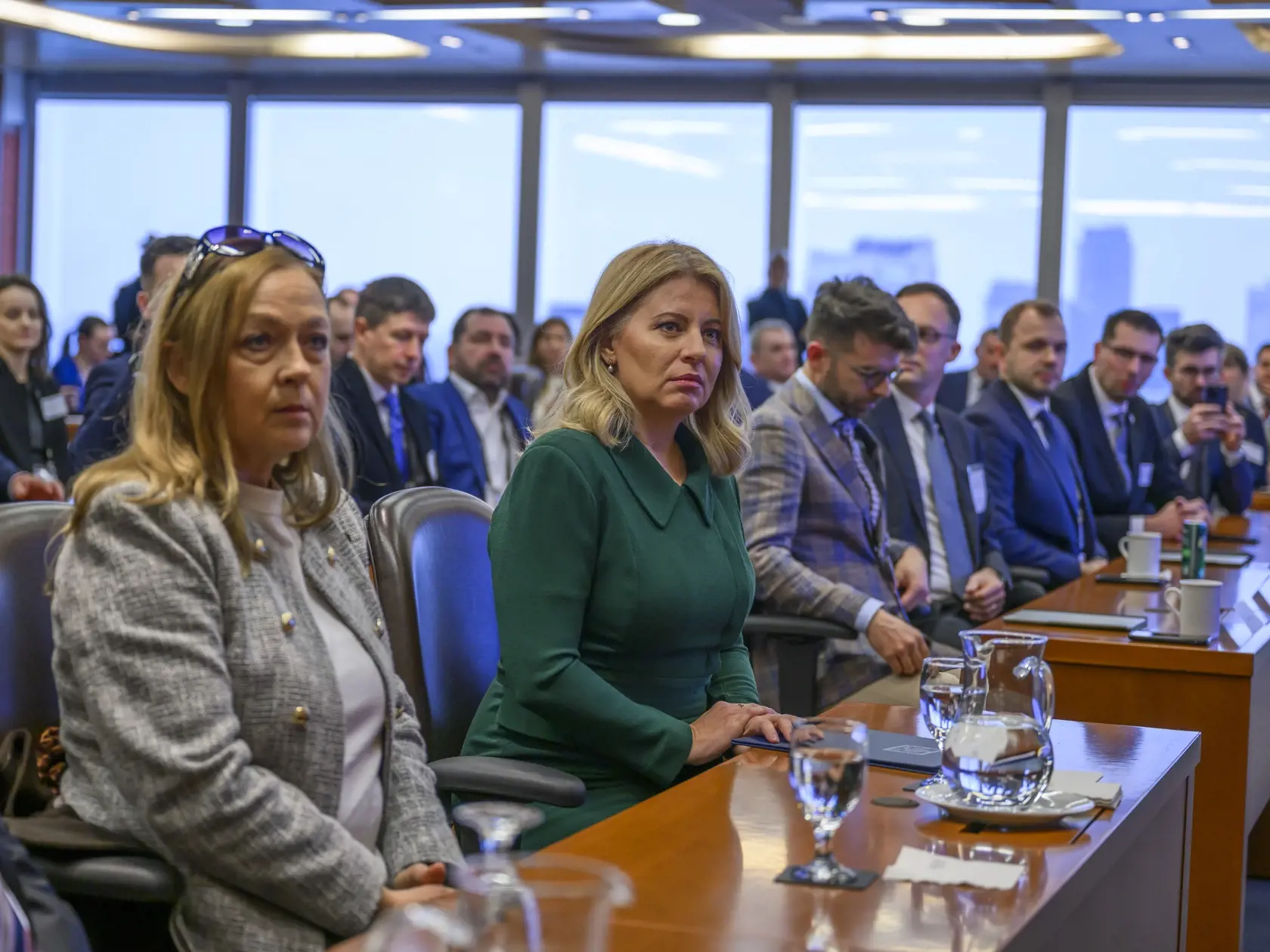Prezidentka SR Zuzana Čaputová priletela na oficiálnu návštevu Kanady v pondelok 29. januára 2024. V Ottawe sa stretla s kanadským premiérom Justinom Trudeauom. Najbližšie dni absolvuje aj pracovnú cestu do USA. Na snímke prezidentka SR Zuzana Čaputová (druhá zľava) počúva počas podnikateľského fóra v Toronte v stredu  31. januára 2024. FOTO TASR - Jaroslav Novák