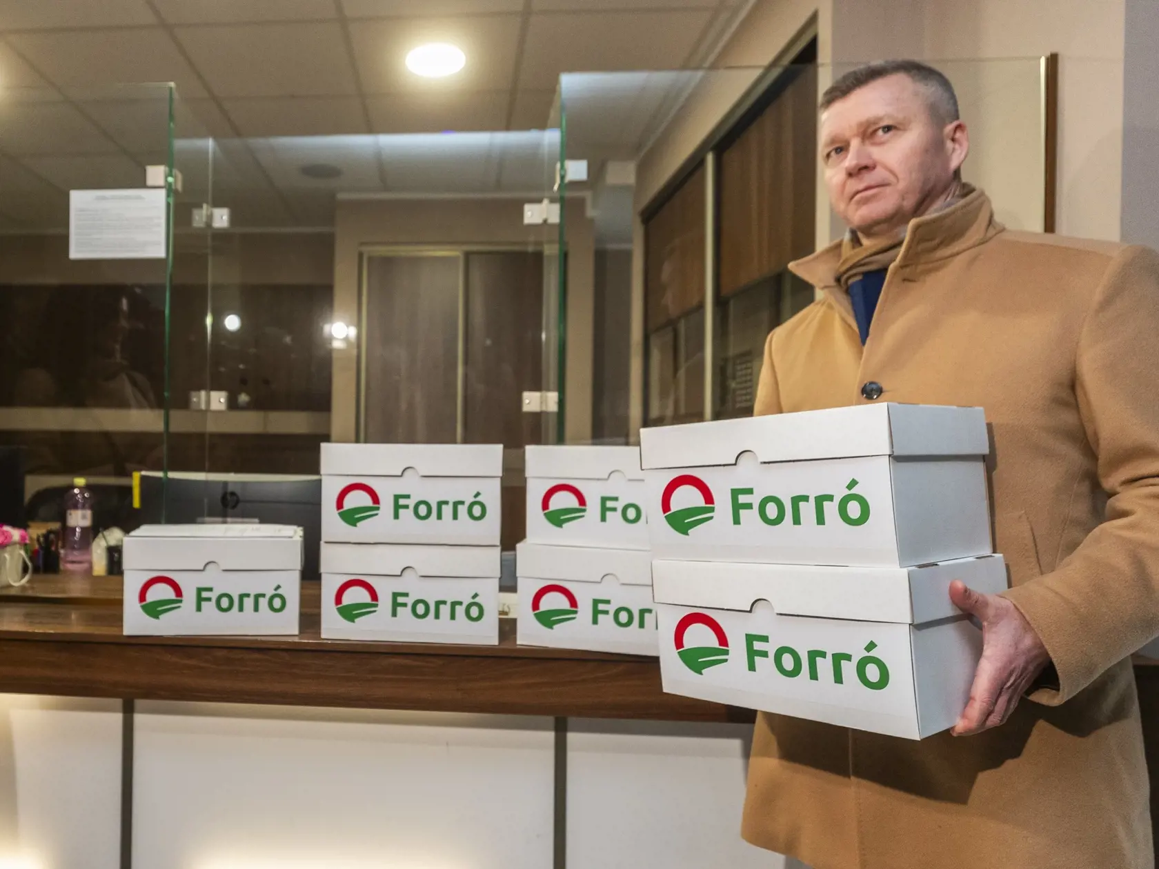 Krisztián Forró predseda strany Aliancia odovzdal v piatok (26. 1.) do Národnej rady (NR) SR podpisy potrebné na prezidentskú kandidatúru.