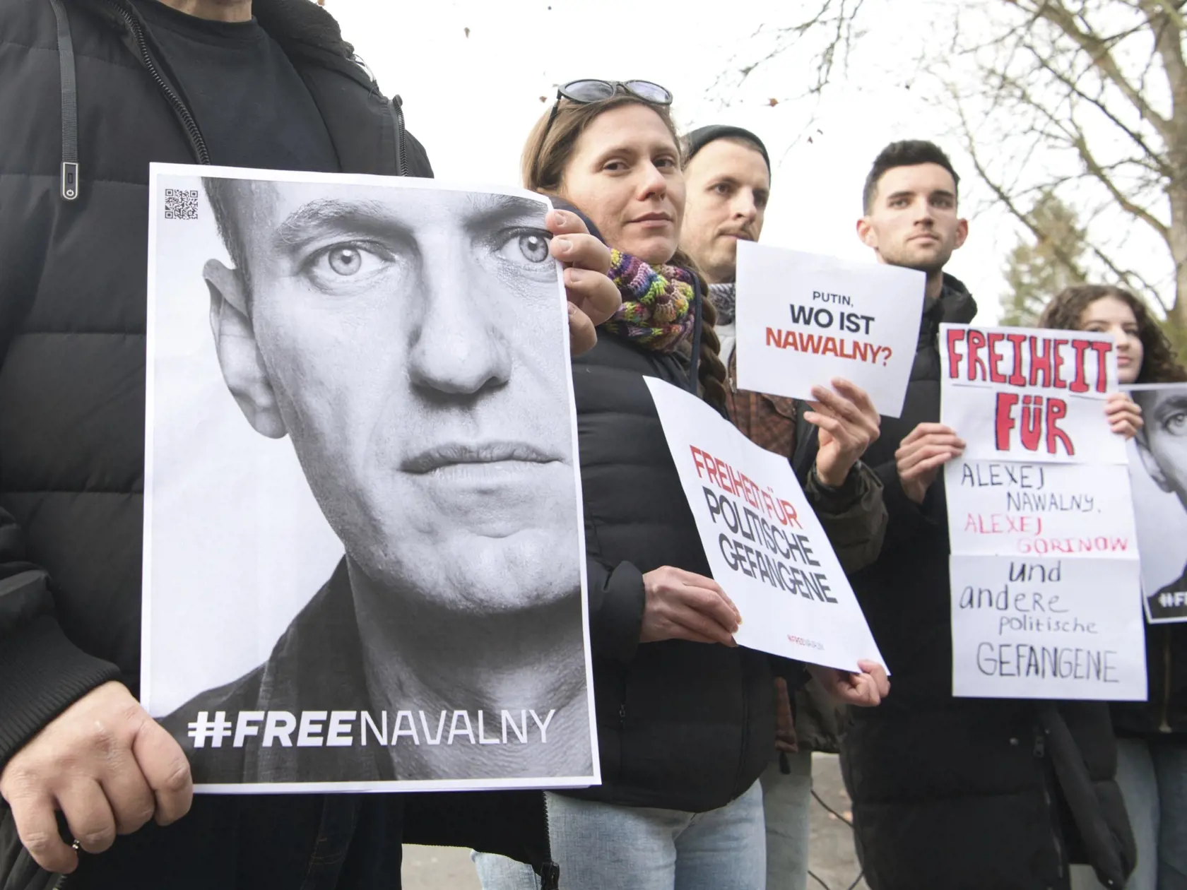 KK15 archív Berlín - Na snímke demonštranti sa zhromažďujú pred domom ruského veľvyslanca Sergeja Nečajeva a požadujú slobodu pre všetkých politických väzňov v Rusku vrátane Alexeja Navaľného