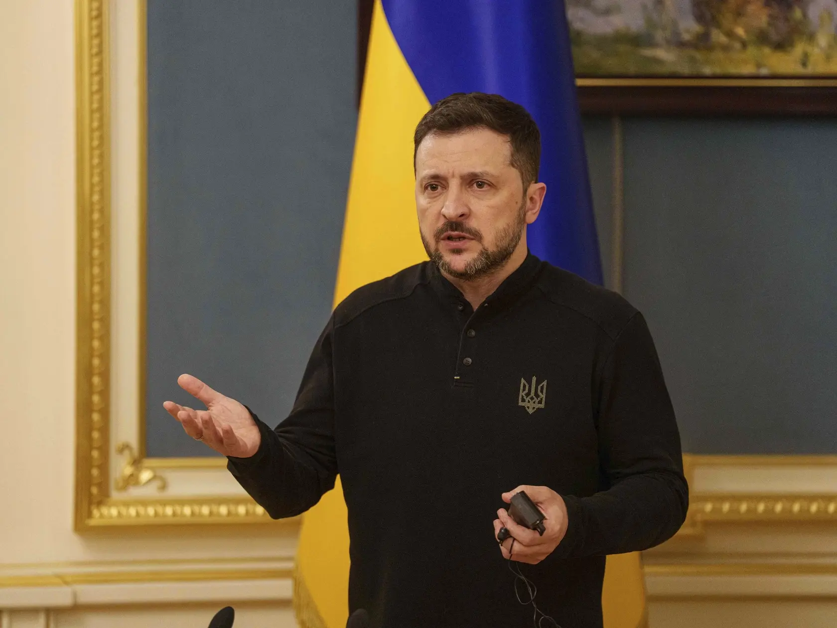 AZ14 Kyjev - Na snímke ukrajinský prezident Volodymyr Zelenskyj reční počas tlačovej konferencie v Kyjeve 4. apríla 2025.