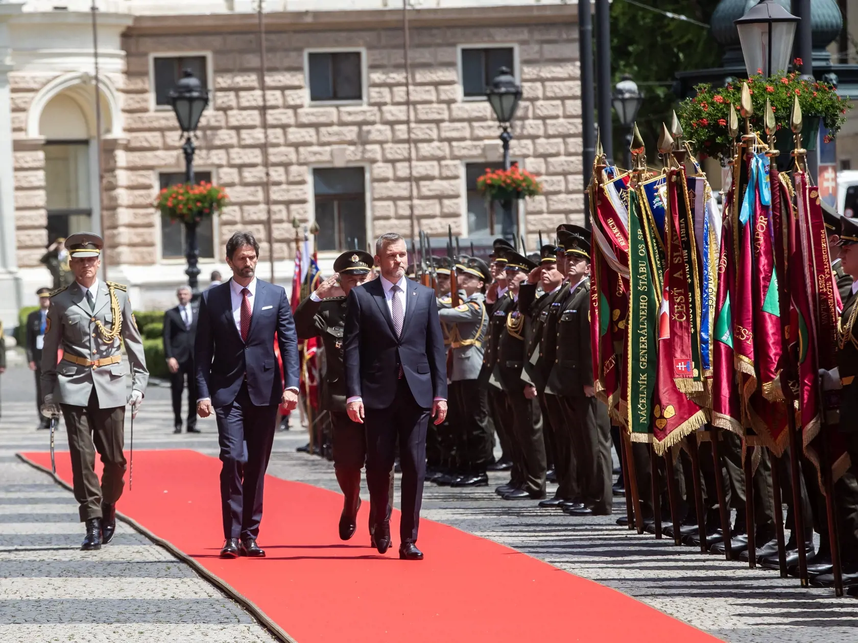 Inaugurácia Petra Pellegriniho, prehliadka jednotiek Ozbrojených síl SR. Na snímke je Peter Pellegrini a Robert Kaliňák.