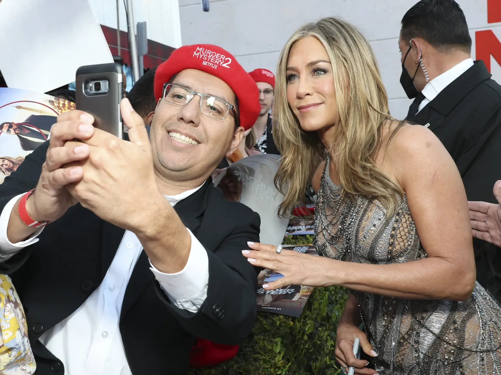 Herečka Jennifer Aniston vyzerá neuveriteľne, keď sa v utorok zúčastnila na premiére svojho najnovšieho filmu Záhada vraždy 2 v divadle Regency Village v Los Angeles.