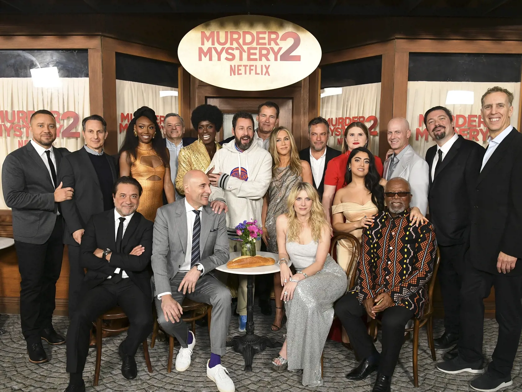 Herečka Jennifer Aniston vyzerá neuveriteľne, keď sa v utorok zúčastnila na premiére svojho najnovšieho filmu Záhada vraždy 2 v divadle Regency Village v Los Angeles.