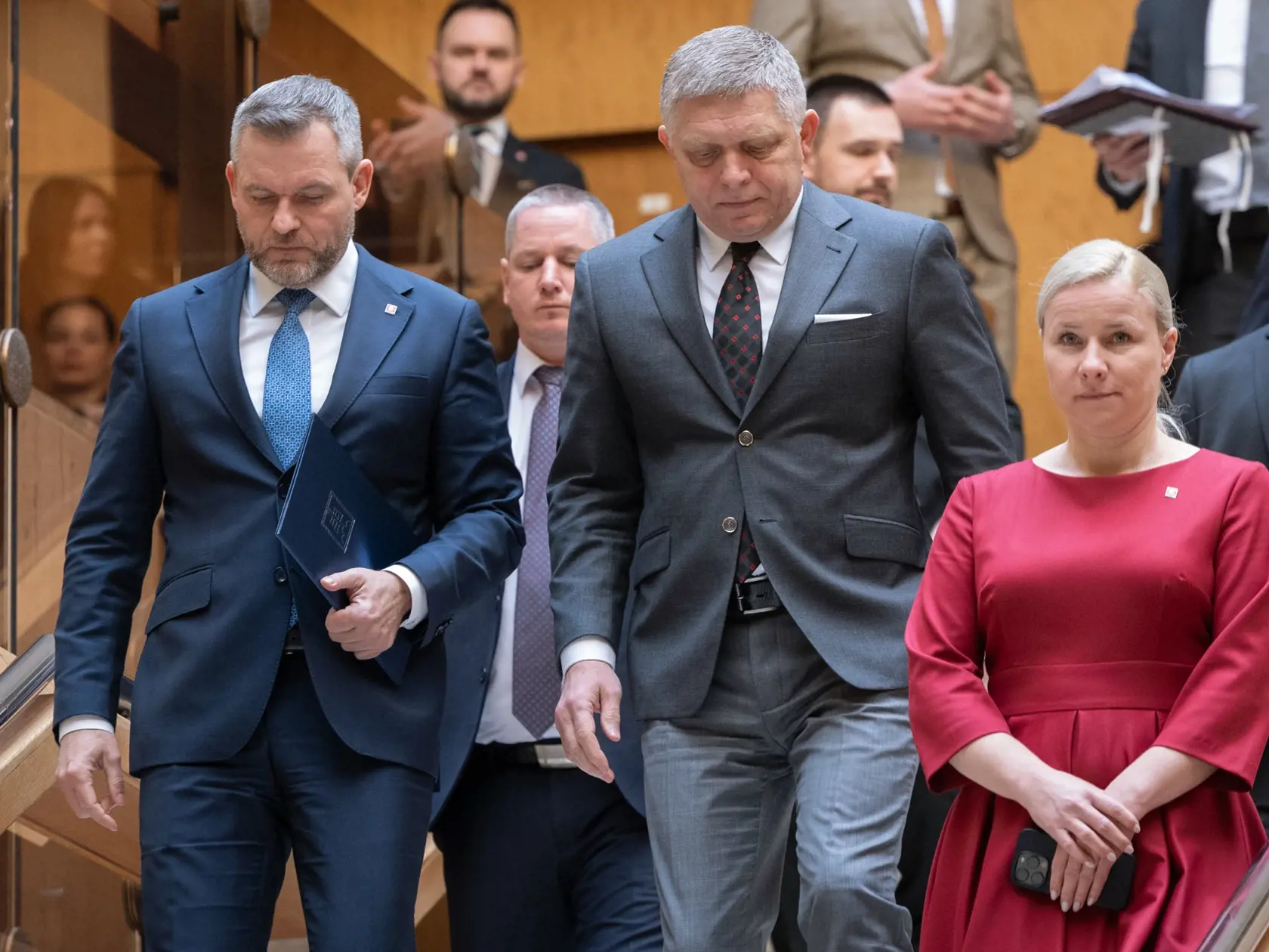 Mimoriadne zasadnutie Bezpečnostnej rady SR za účasti prezidenta SR Petra Pellegriniho. Na snímke je Peter Pellegrini a Robert Fico.