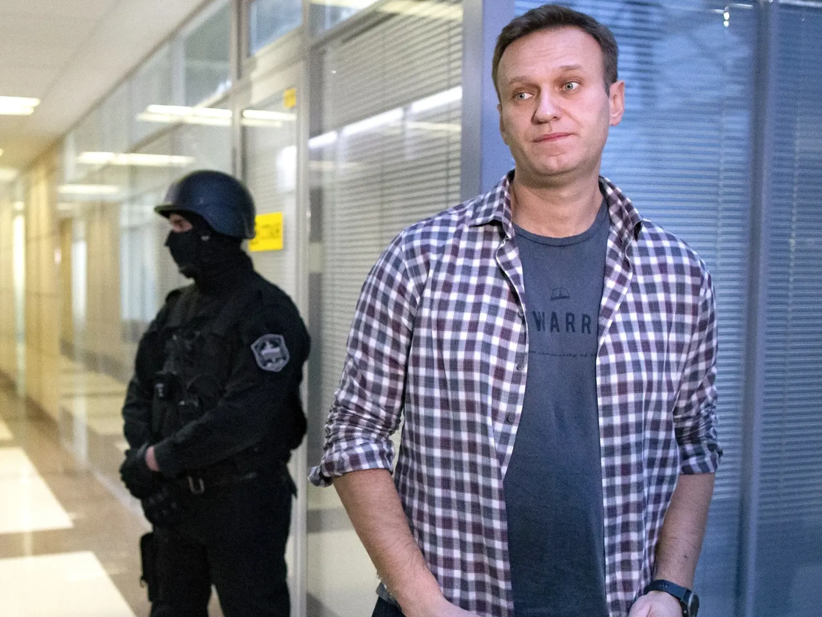 KK7 Moskva - Na archívnej snímke z 26. decembra 2019  ruský opozičný líder Alexej Navaľnyj hovorí k novinárom v kancelárii  Fondu boja proti korupcii (FBK) v Moskve. Ruská polícia vykonala v piatok 17. júla 2020 razie v kanceláriách opozičného lídra Alexeja Navaľného. Píše o tom agentúra AFP s tým, že kritici obviňujú Kremeľ zo stupňovania tlaku voči opozícii. FOTO TASR/AP
FILE- In this file photo taken on Thursday, Dec. 26, 2019, Russian opposition leader Alexei Navalny speaks to the media in f