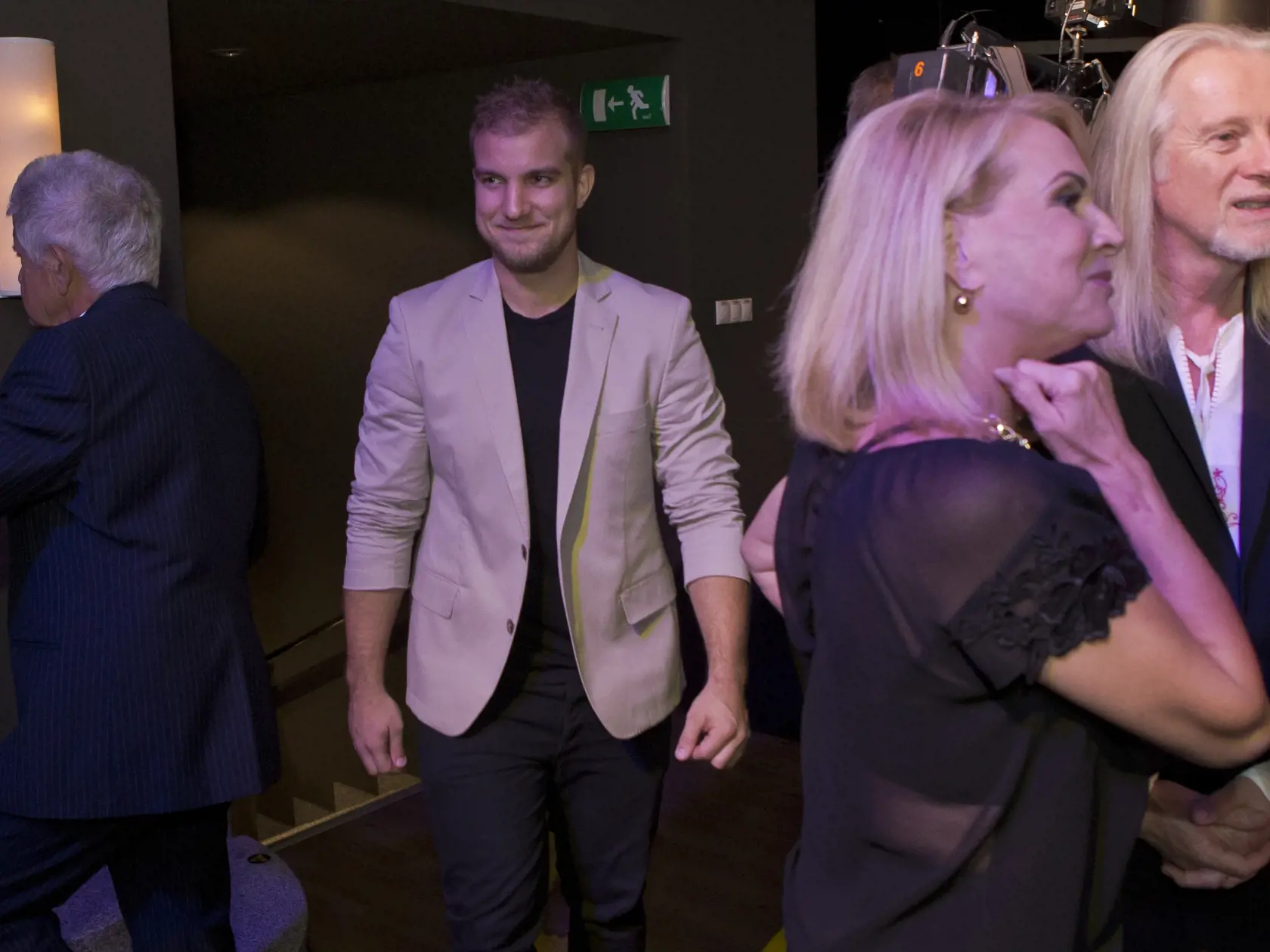 Premiera muzikalu Iago v divadle Nova Scena v rezii Roberta Johansona a Janka Ledeckeho. Na snimke je herec Lukas Adamec, ktorysa po premiere dlho nezdrzal.
