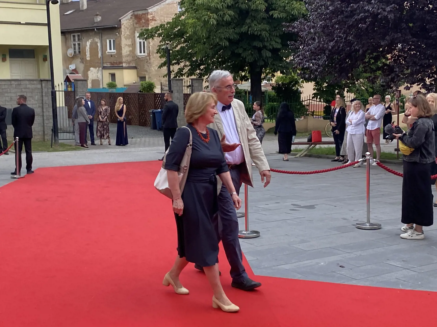 Príchod hostí na záverečný ceremoniál 30. ročníka medzinárodného festivalu Art Film Košice, na ktorom odovzdali ceny držiteľom honorárnych ocenení - Sergejovi Loznicovi, Antónii Liškovej a Marošovi Kramárovi a vyhlásili víťazov jednotlivých súťaží.