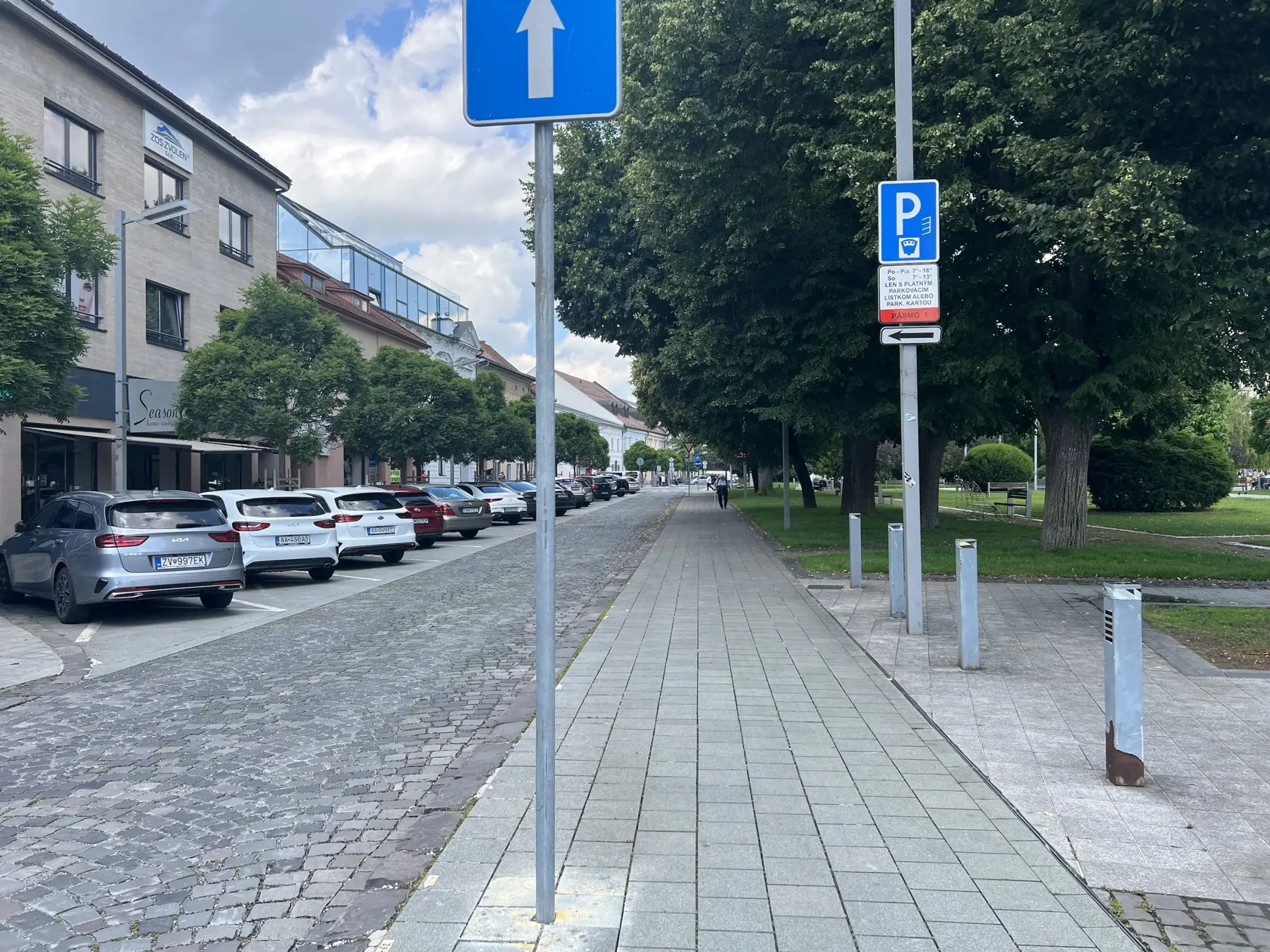 “Bolo tam veľmi veľa zelene, čo bolo nenahraditeľné. Rekonštrukciou námestia tam vznikla “pristávacia plocha”,” dopĺňa zamyslene Paločko.